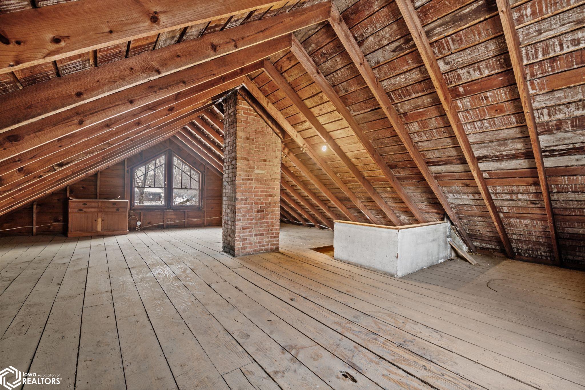 807 E Burlington Avenue, Fairfield, Iowa image 30