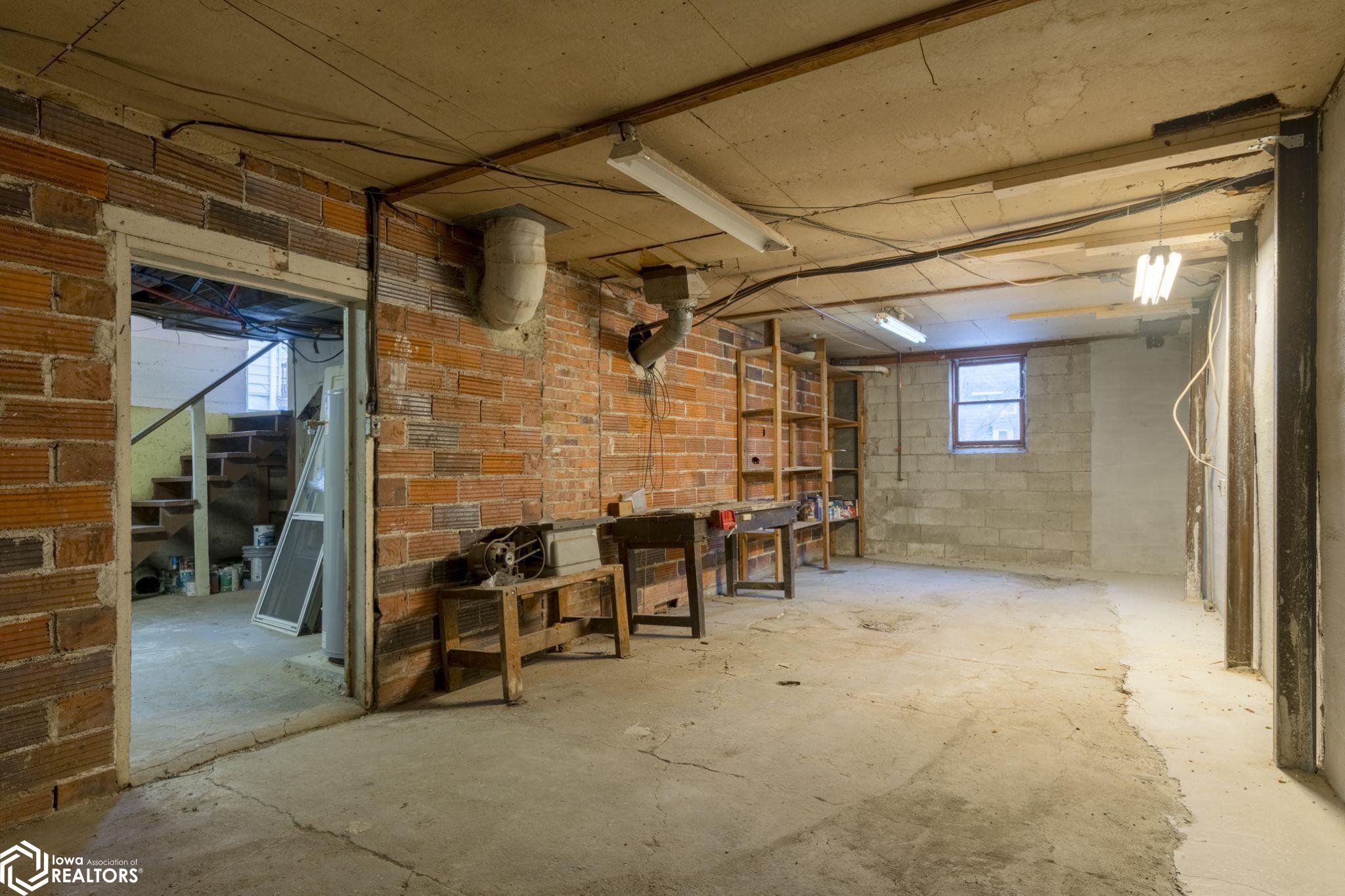 807 E Burlington Avenue, Fairfield, Iowa image 37
