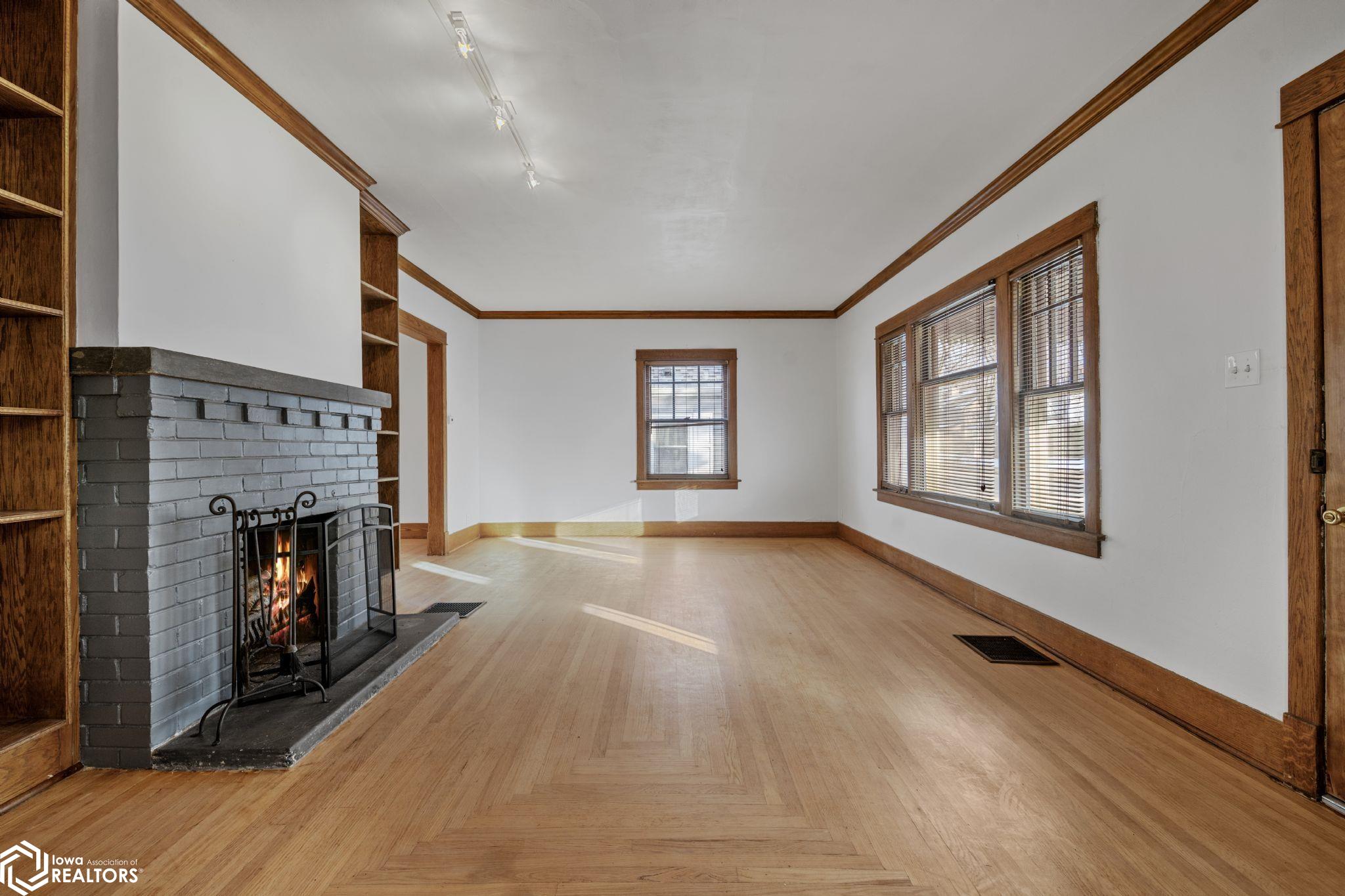 807 E Burlington Avenue, Fairfield, Iowa image 6