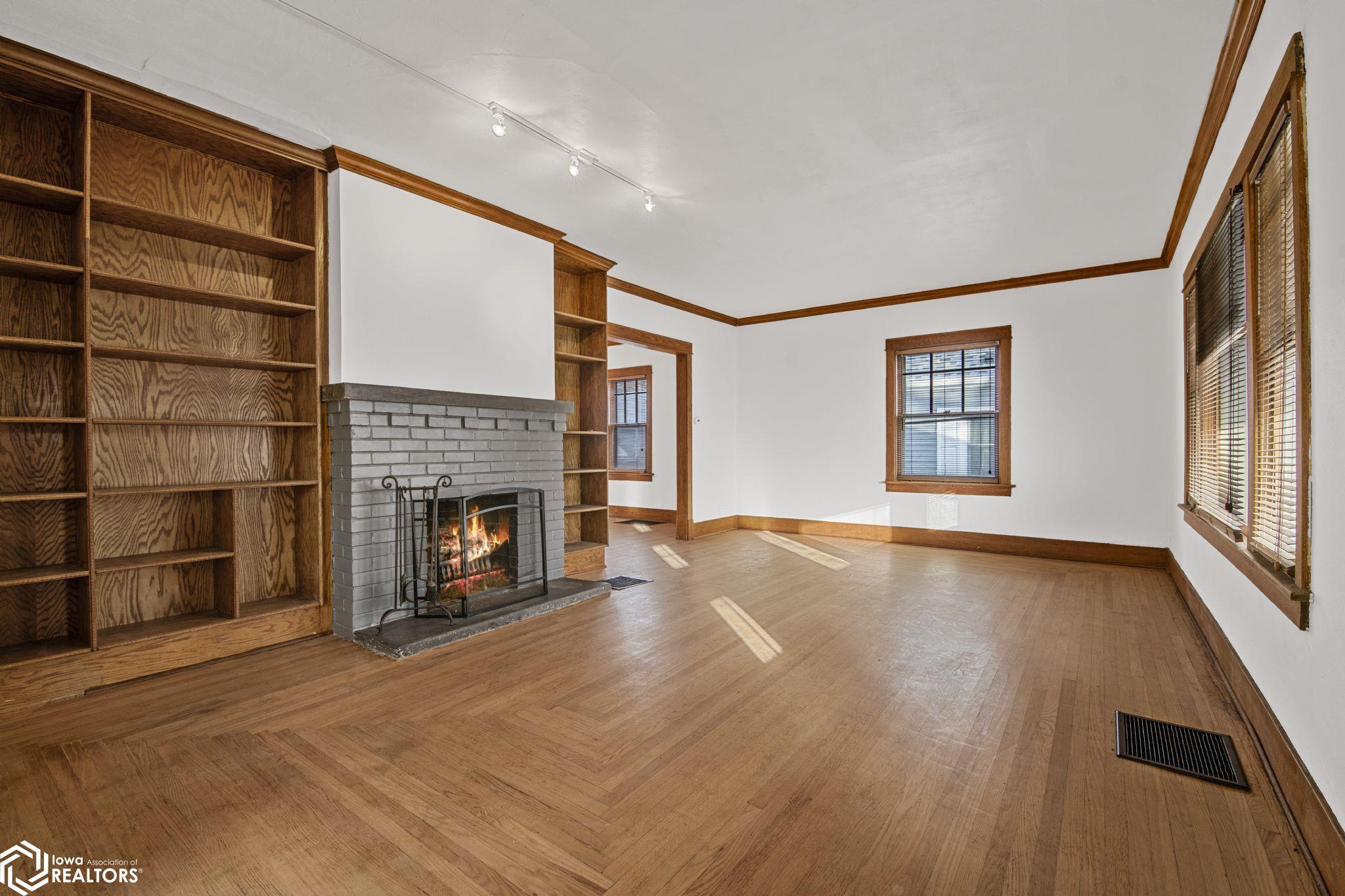 807 E Burlington Avenue, Fairfield, Iowa image 7