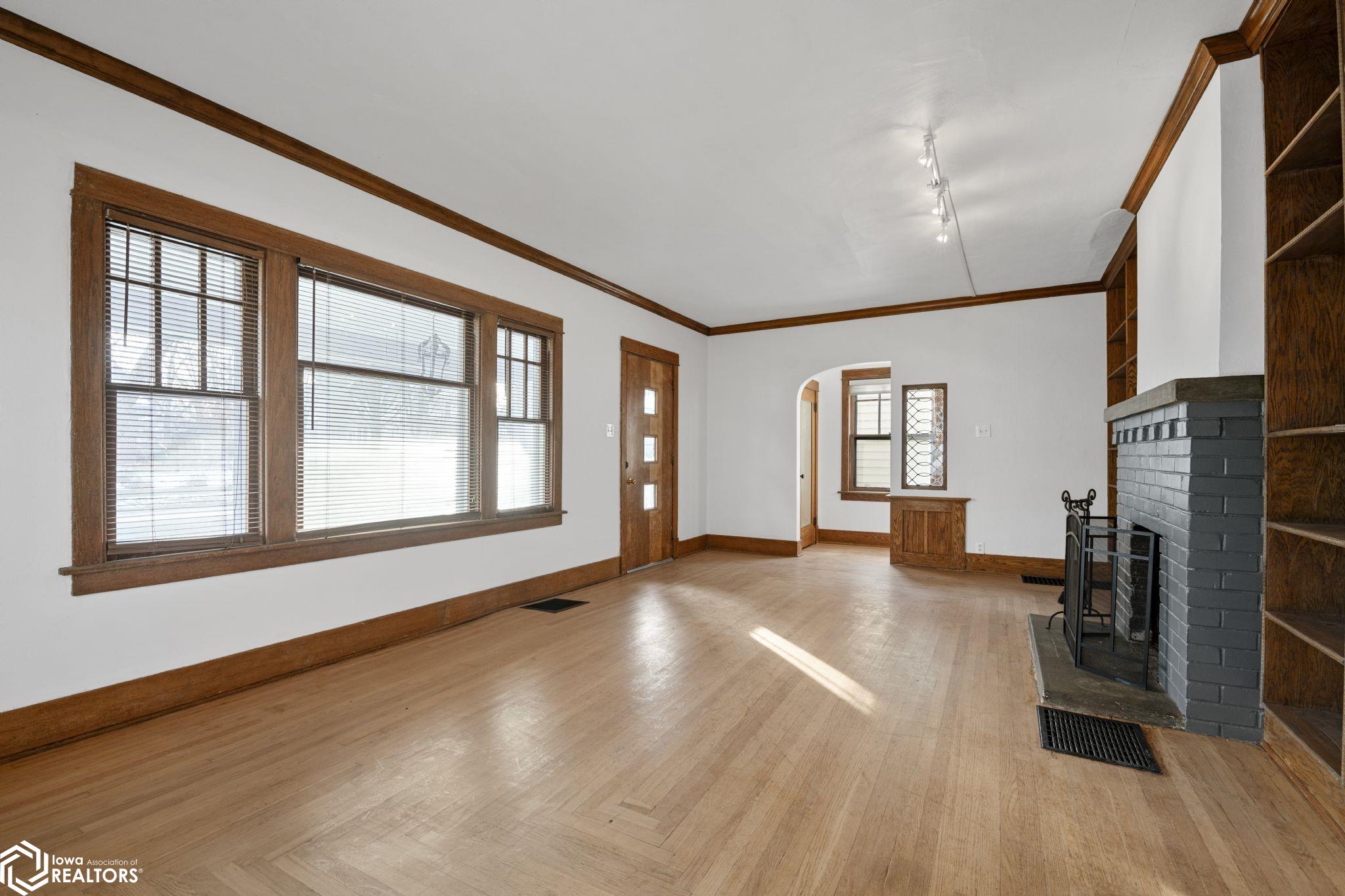807 E Burlington Avenue, Fairfield, Iowa image 9