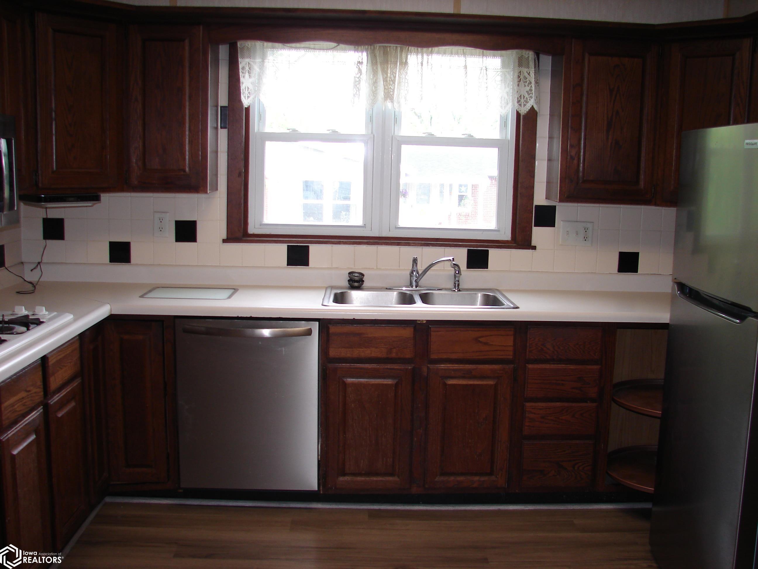 409 W Broad St., Mount Pleasant, Iowa image 12
