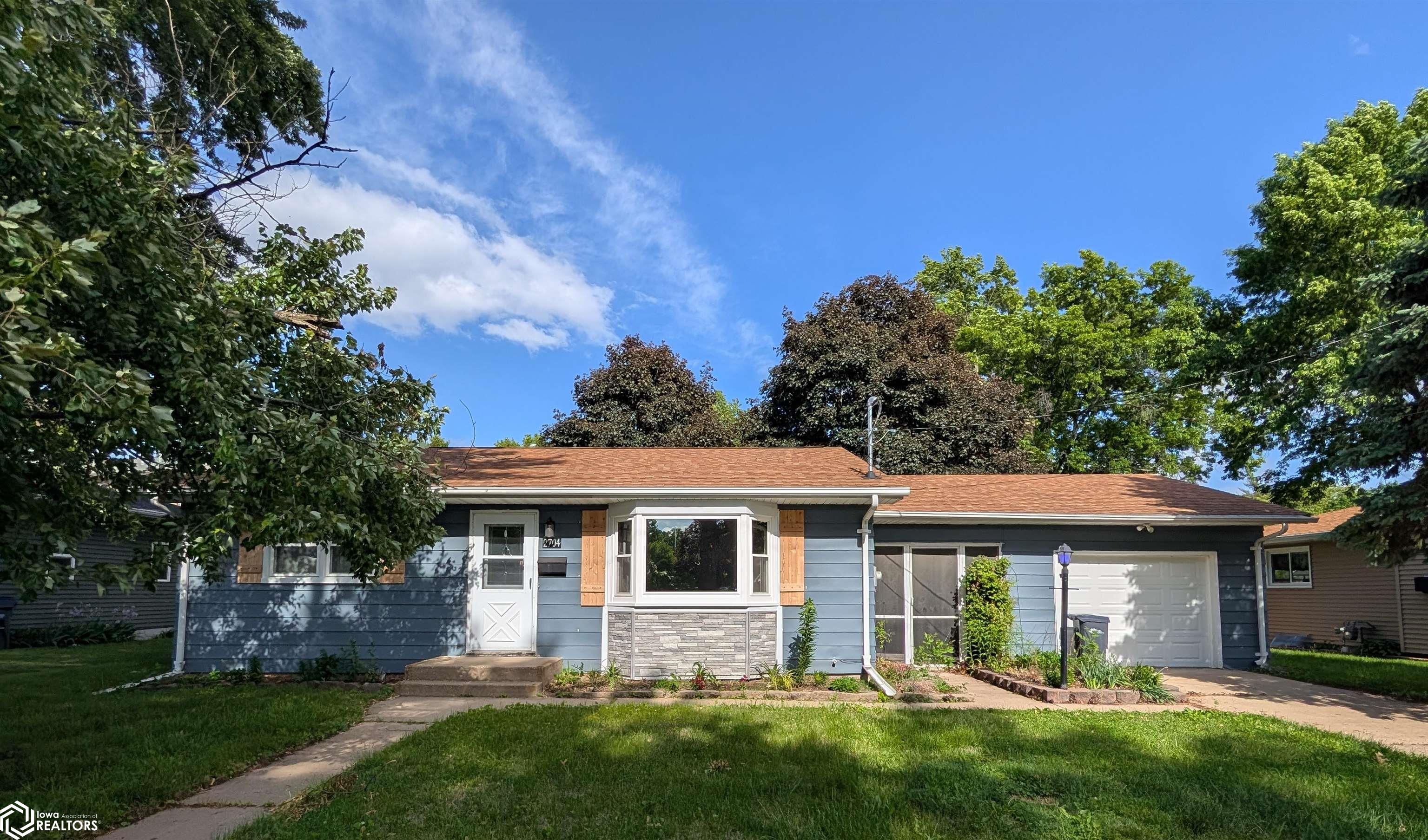 2704 S Central Avenue, Burlington, Iowa image 1