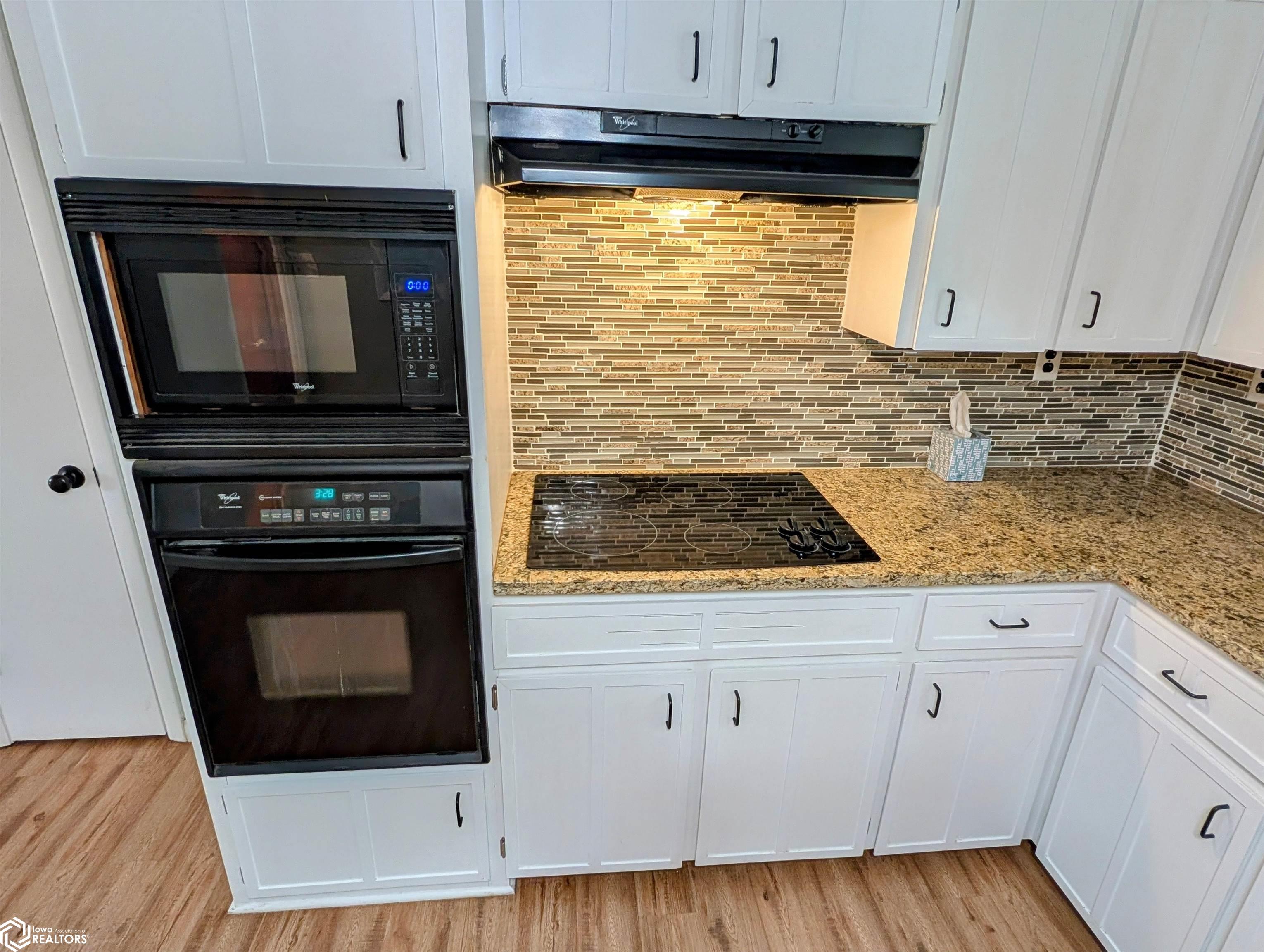 Built-in oven, stove top