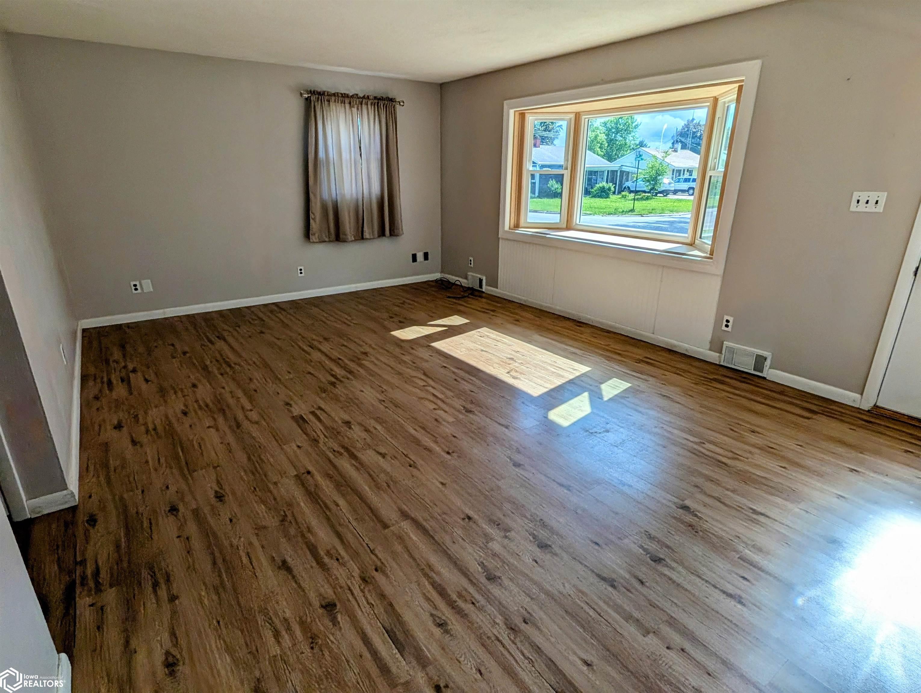 2704 S Central Avenue, Burlington, Iowa image 9