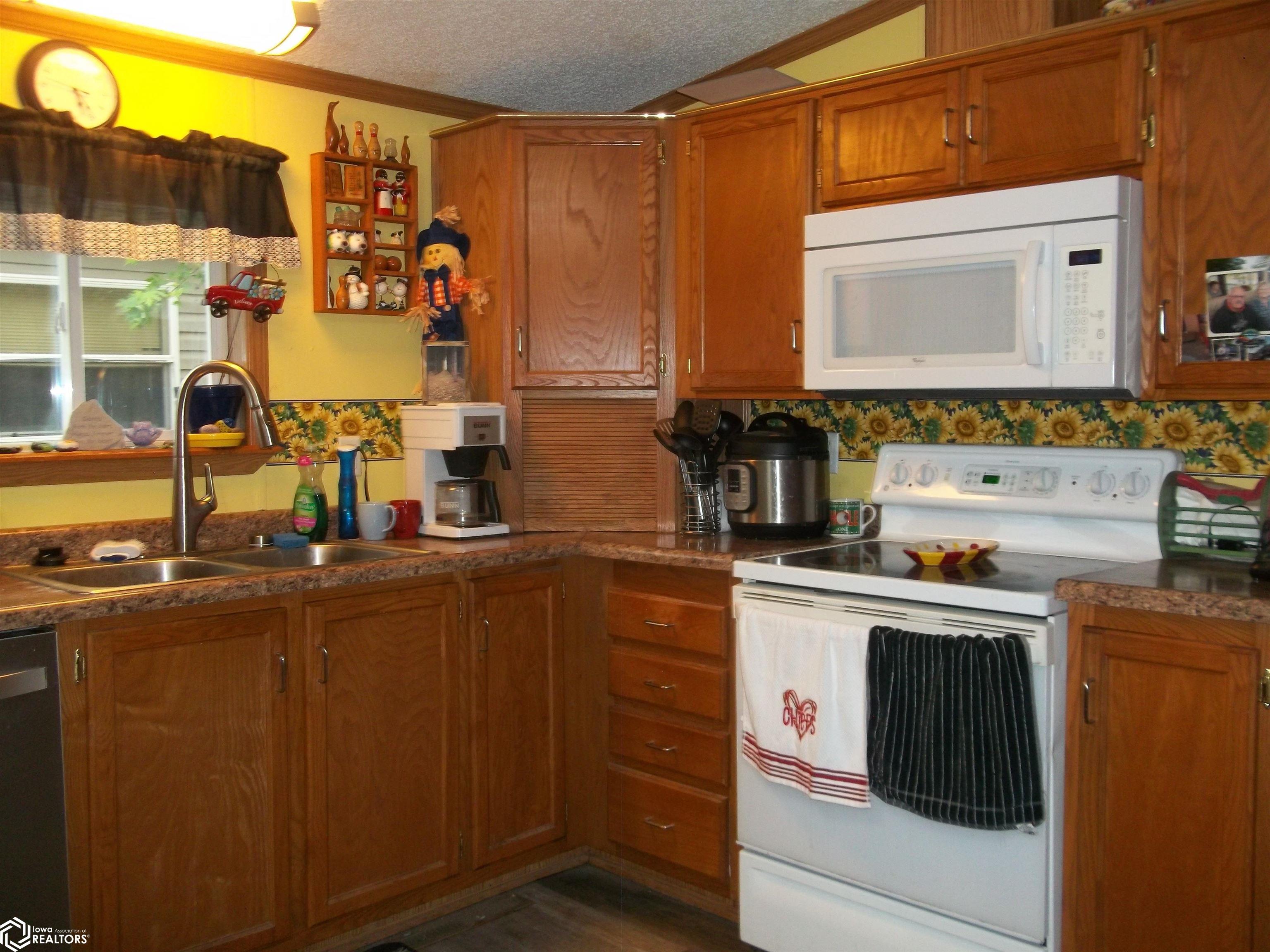 821 Quiet Harbor, Creston, Iowa image 25
