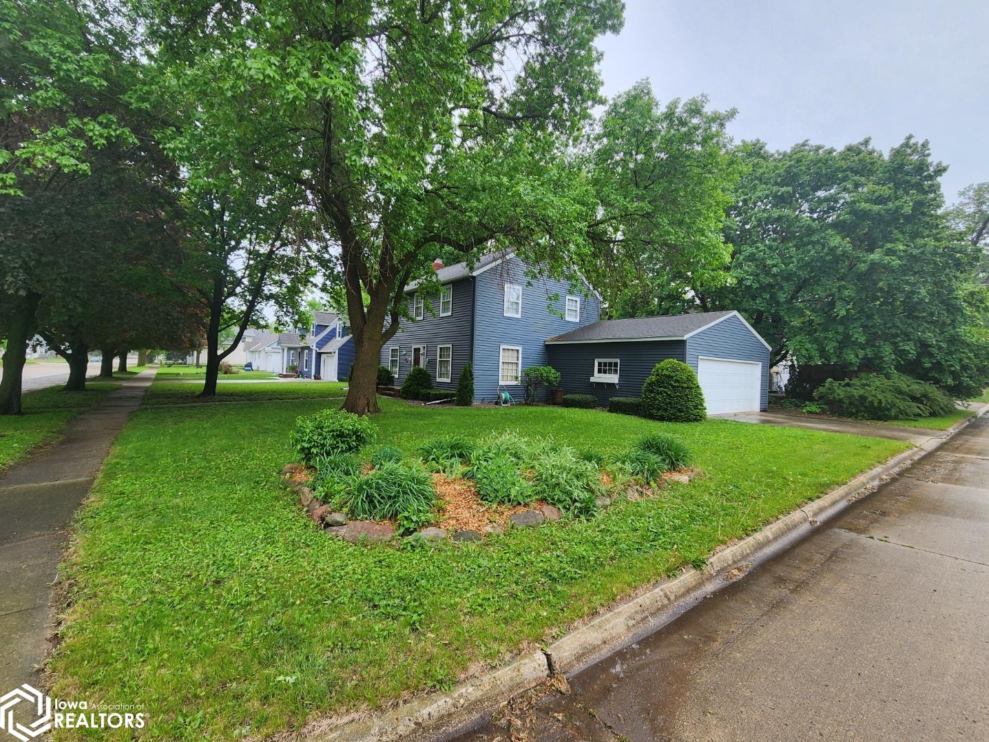 517 1st Street, Buffalo Center, Iowa image 2