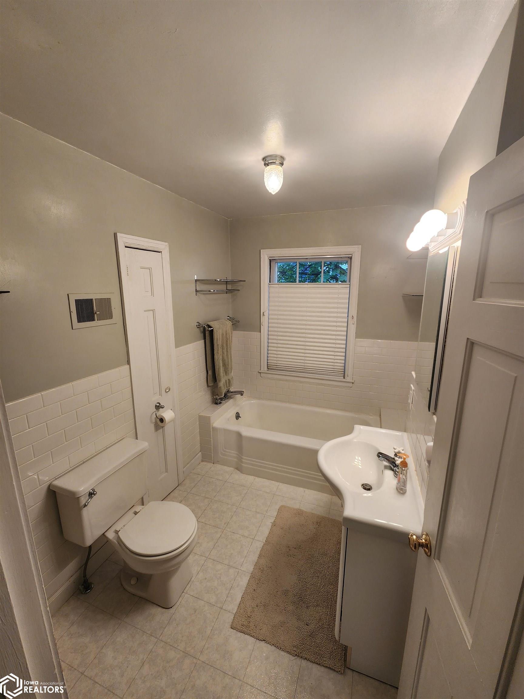 517 1st Street, Buffalo Center, Iowa image 20