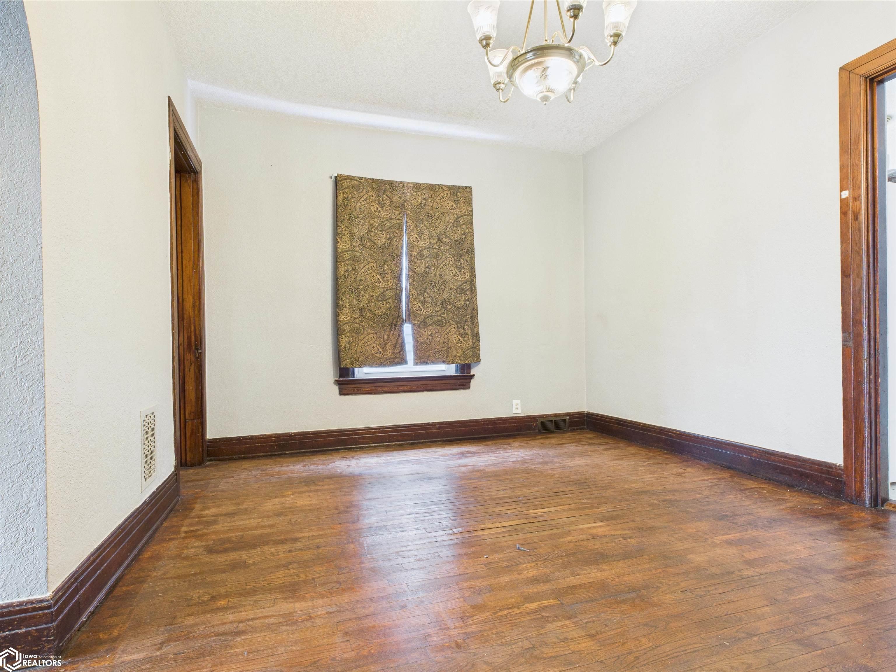 All 4 units have a dining room.