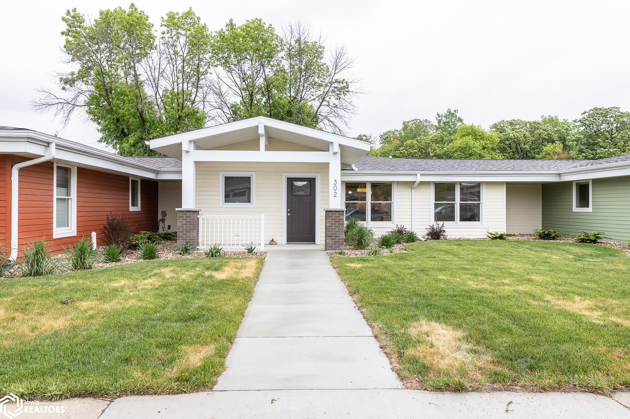 302 Oak Hill Ct, Clear Lake, Iowa image 1