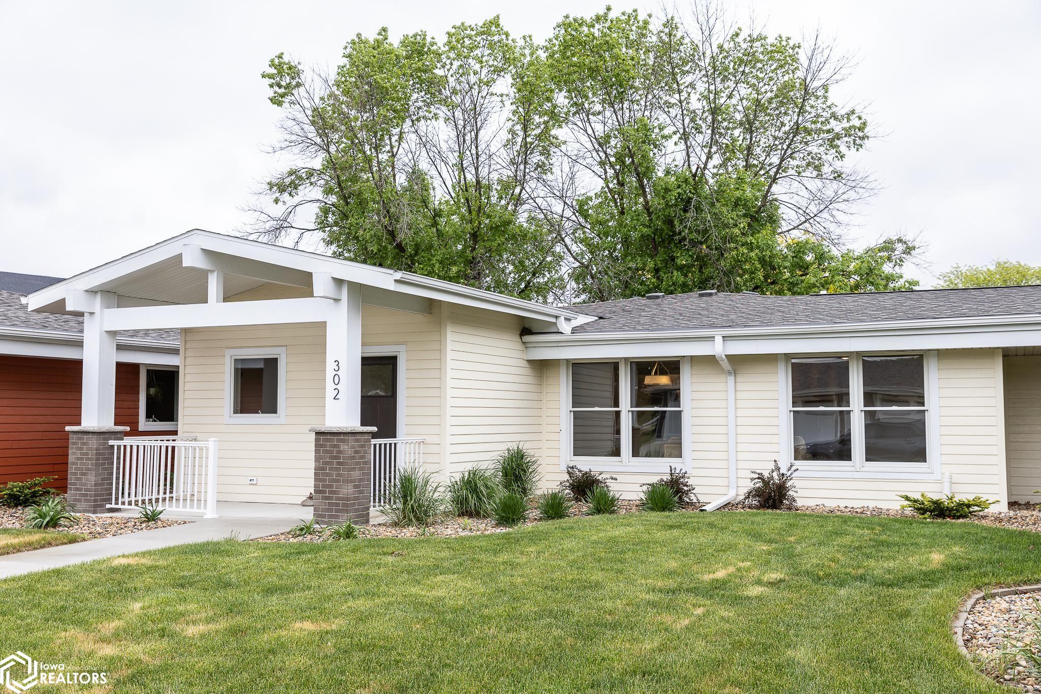 302 Oak Hill Ct, Clear Lake, Iowa image 2