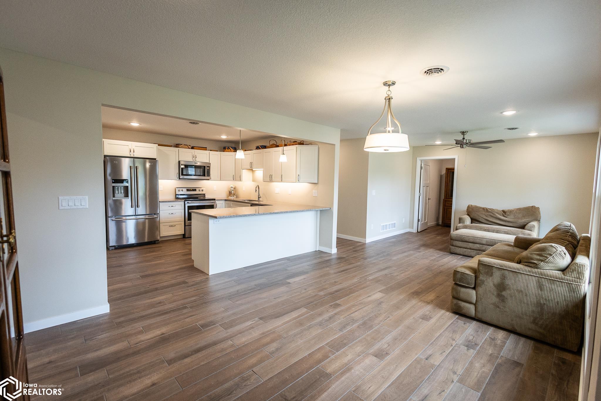 302 Oak Hill Ct, Clear Lake, Iowa image 12