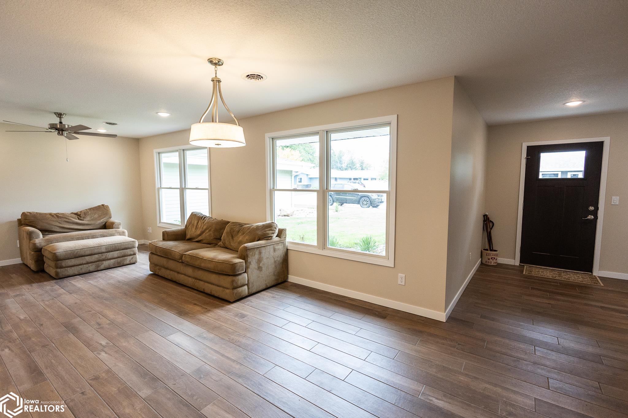 302 Oak Hill Ct, Clear Lake, Iowa image 13