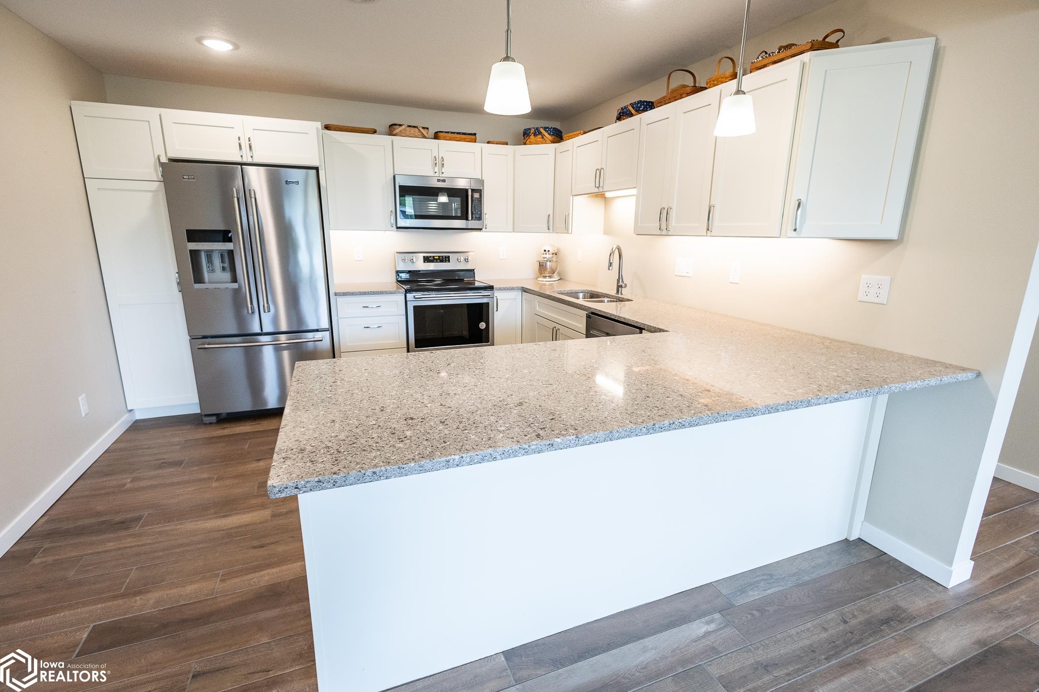 302 Oak Hill Ct, Clear Lake, Iowa image 18