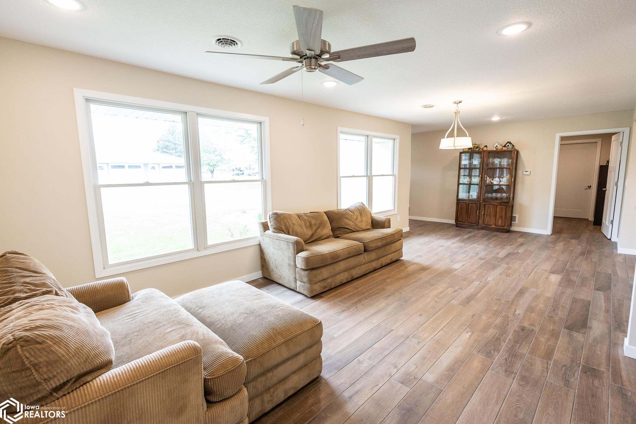 302 Oak Hill Ct, Clear Lake, Iowa image 20
