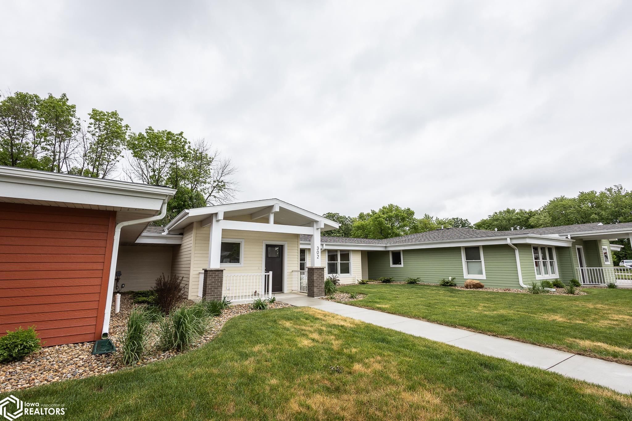 302 Oak Hill Ct, Clear Lake, Iowa image 3