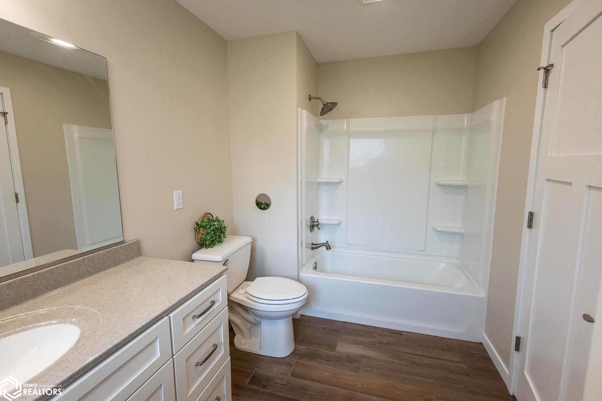 302 Oak Hill Ct, Clear Lake, Iowa image 26