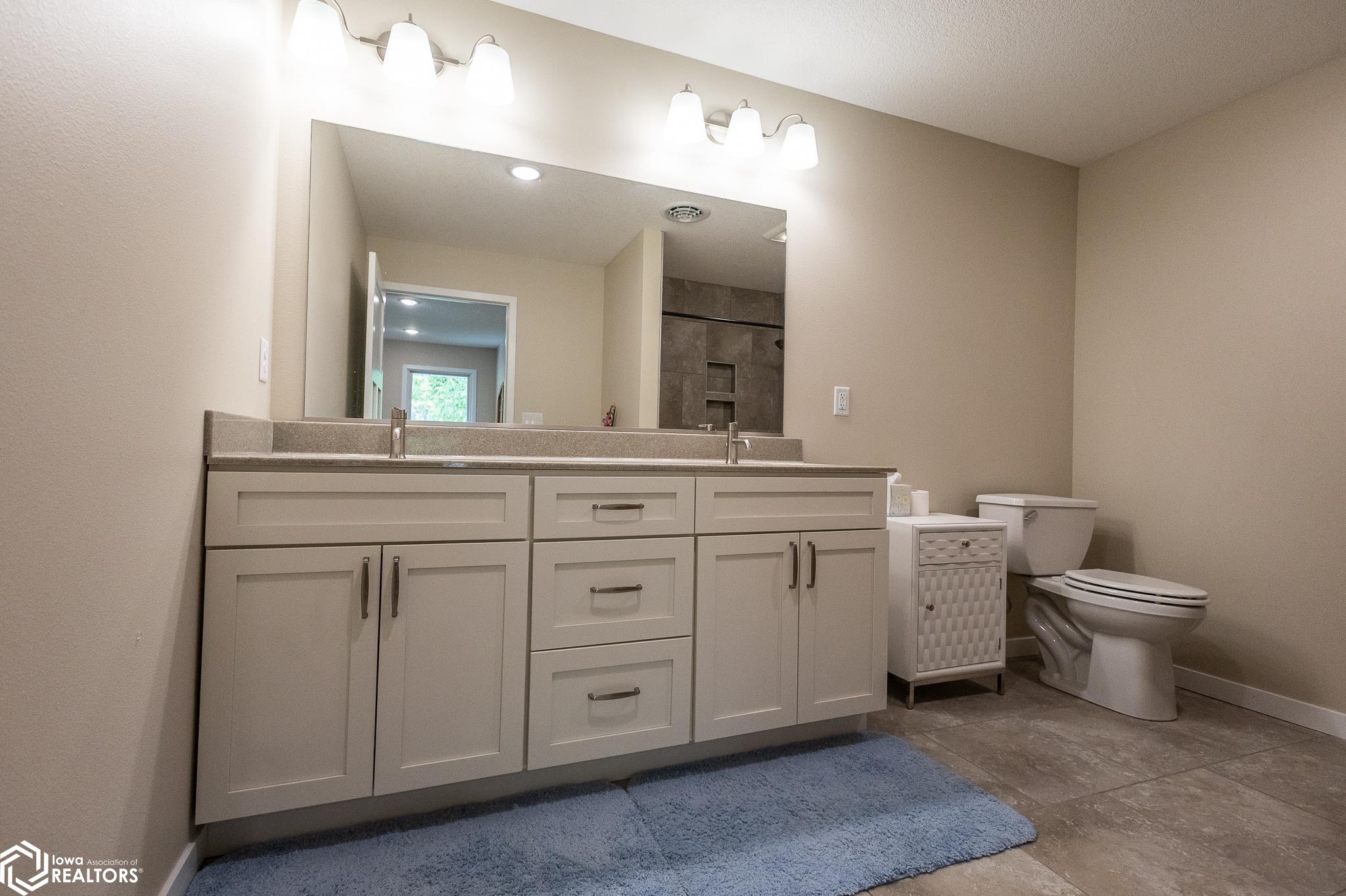302 Oak Hill Ct, Clear Lake, Iowa image 30