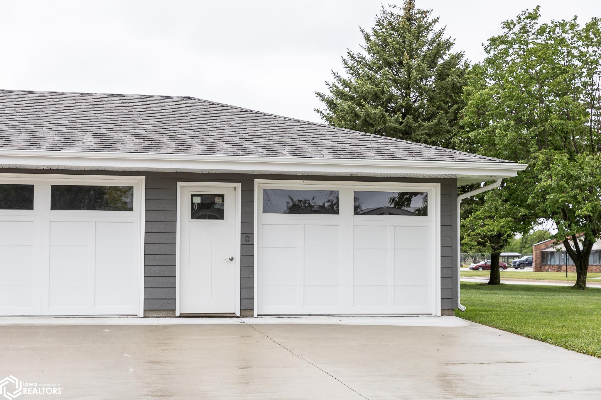 302 Oak Hill Ct, Clear Lake, Iowa image 5