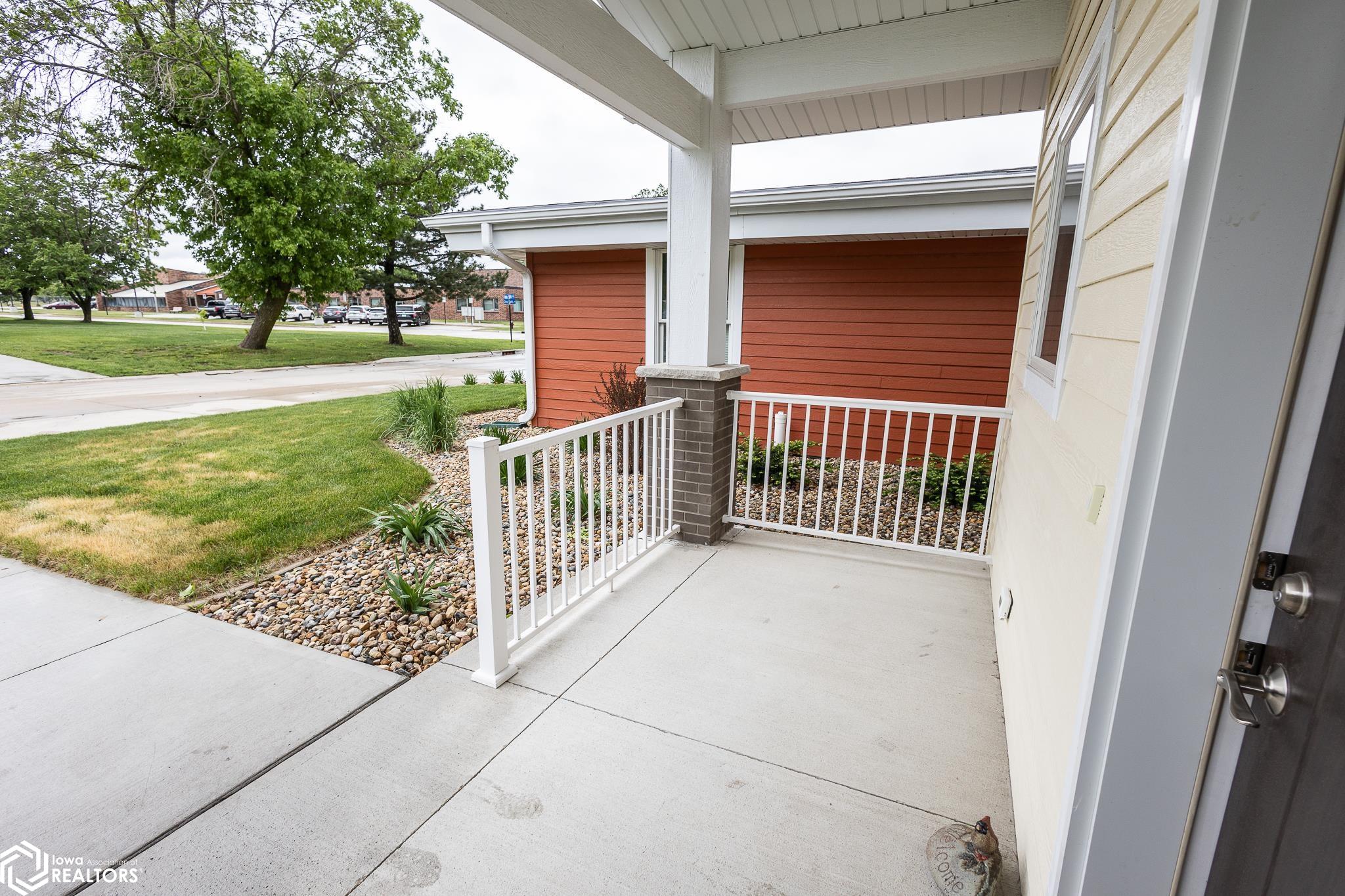 302 Oak Hill Ct, Clear Lake, Iowa image 8