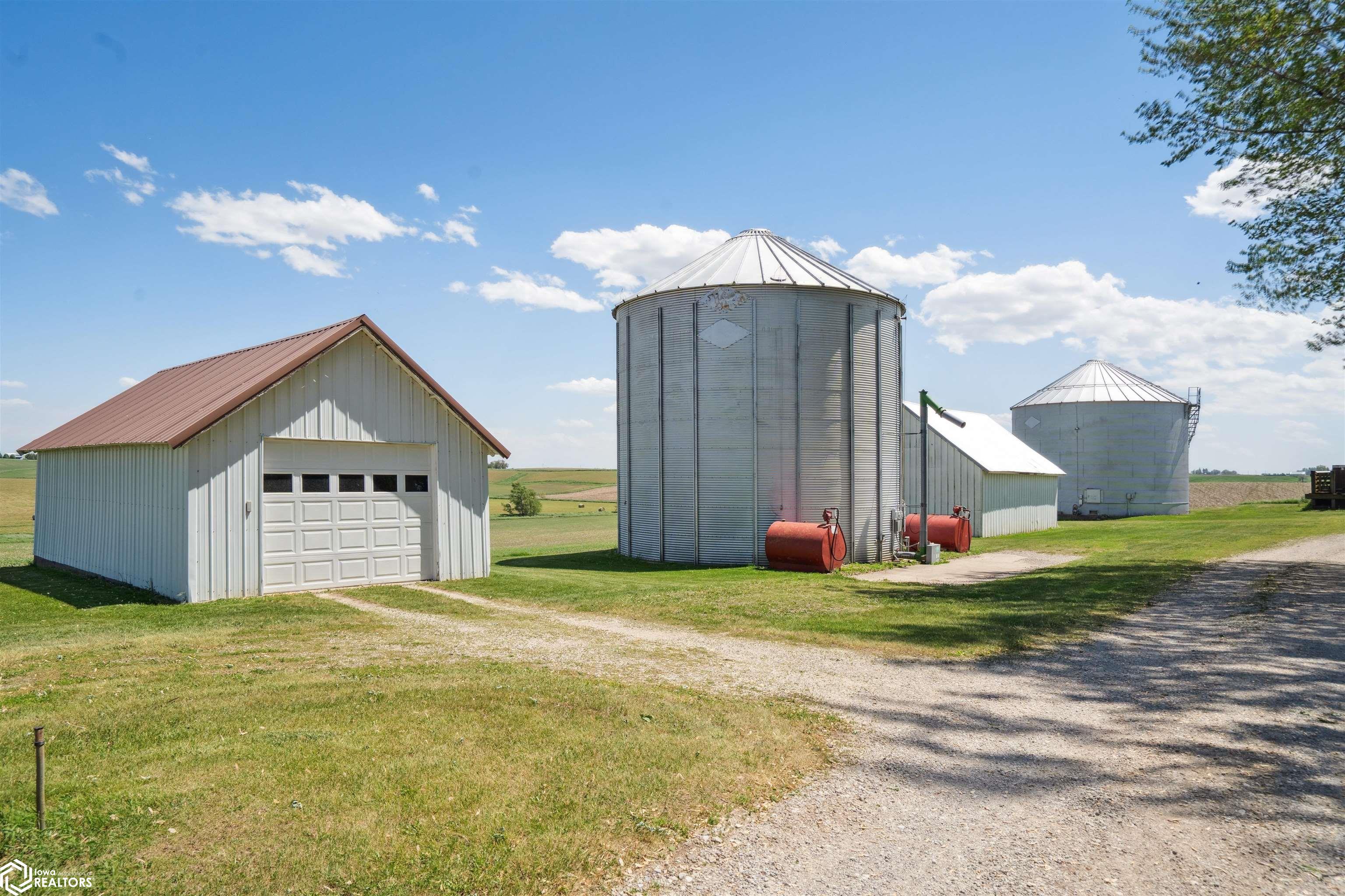 926 330th Avenue, Grinnell, Iowa image 4