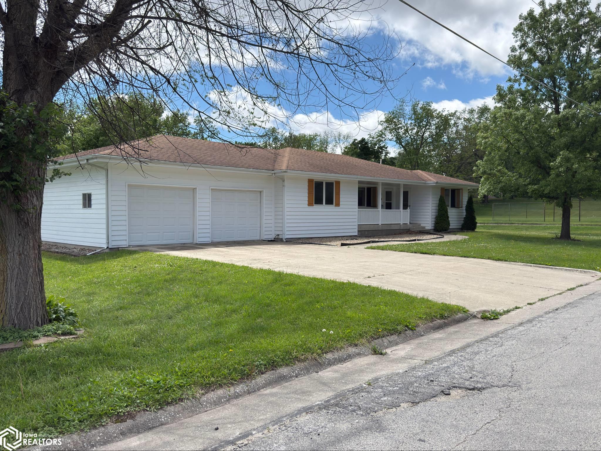 404 W De Voe Street, Creston, Iowa image 1