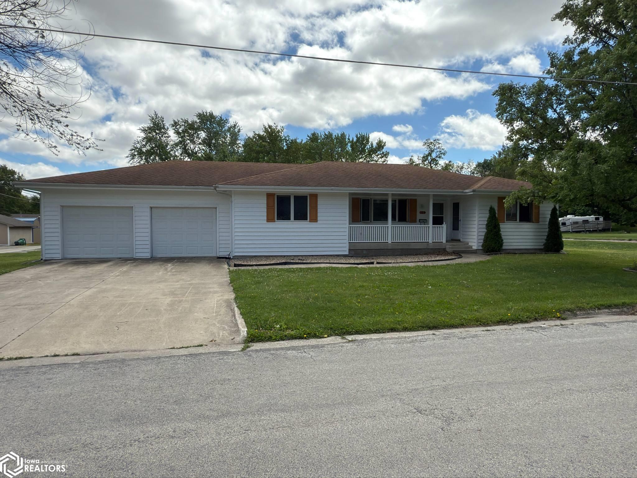 404 W De Voe Street, Creston, Iowa image 2