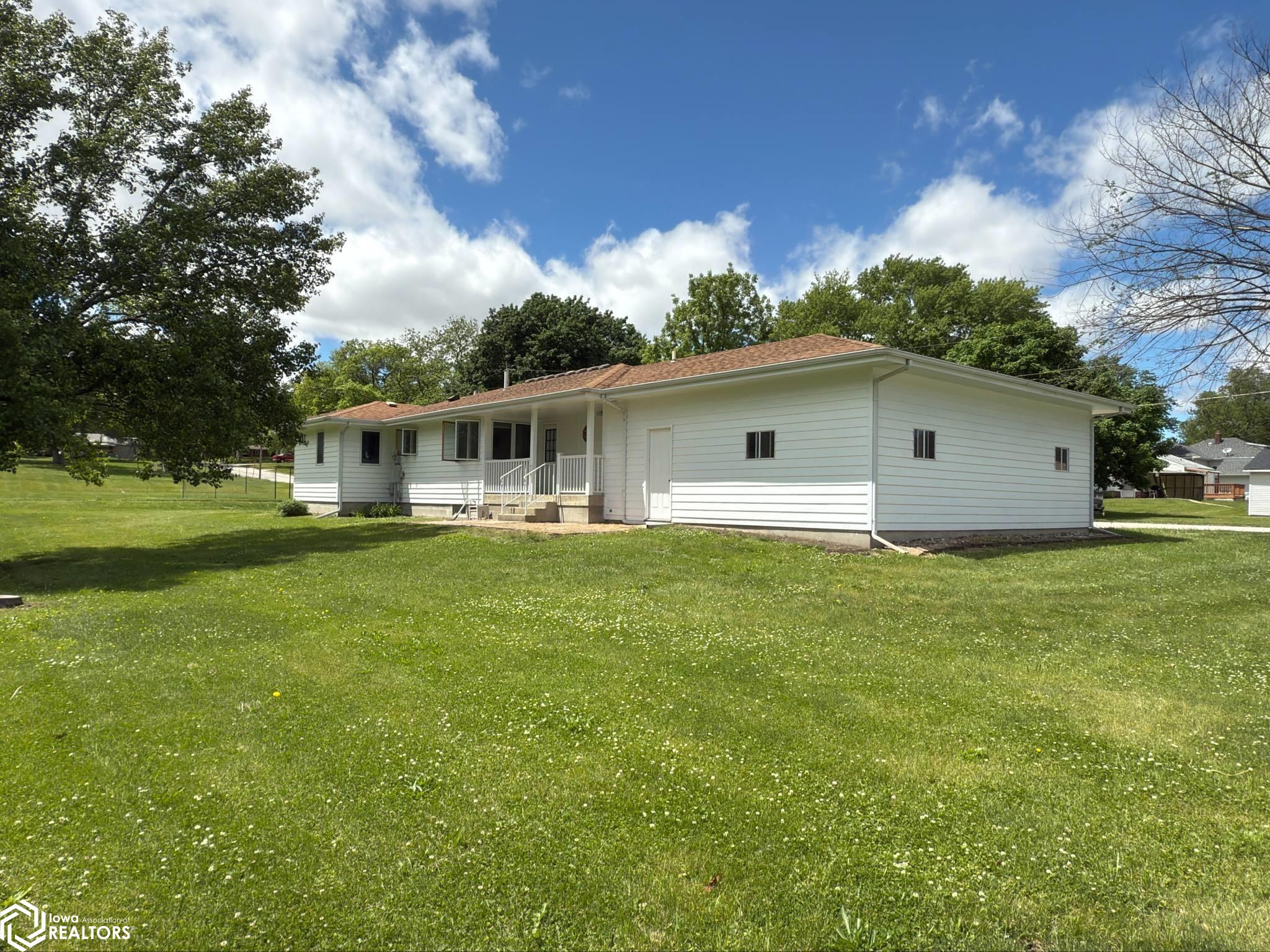 404 W De Voe Street, Creston, Iowa image 3