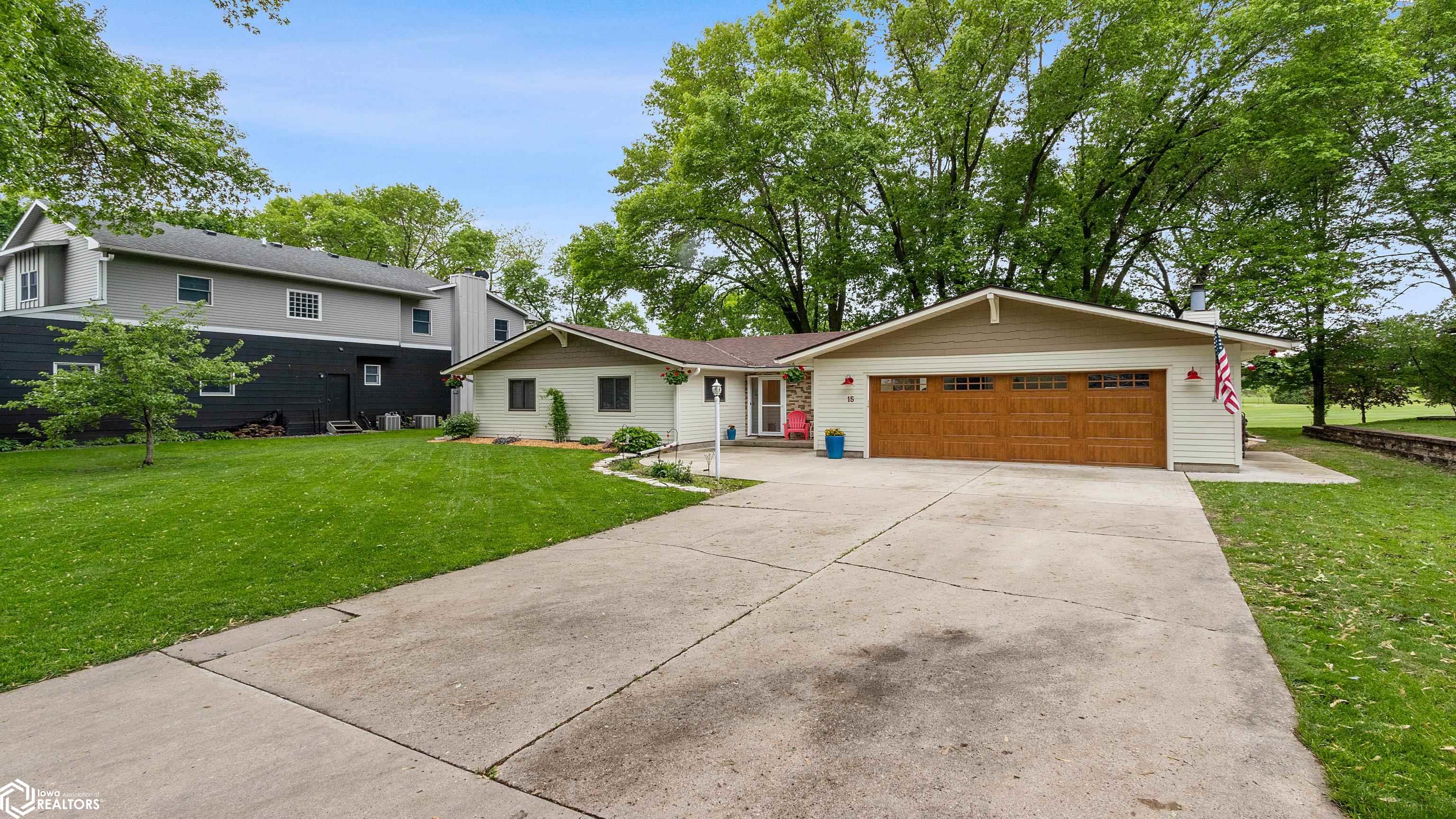 15 Country Club Pl, Clear Lake, Iowa image 1