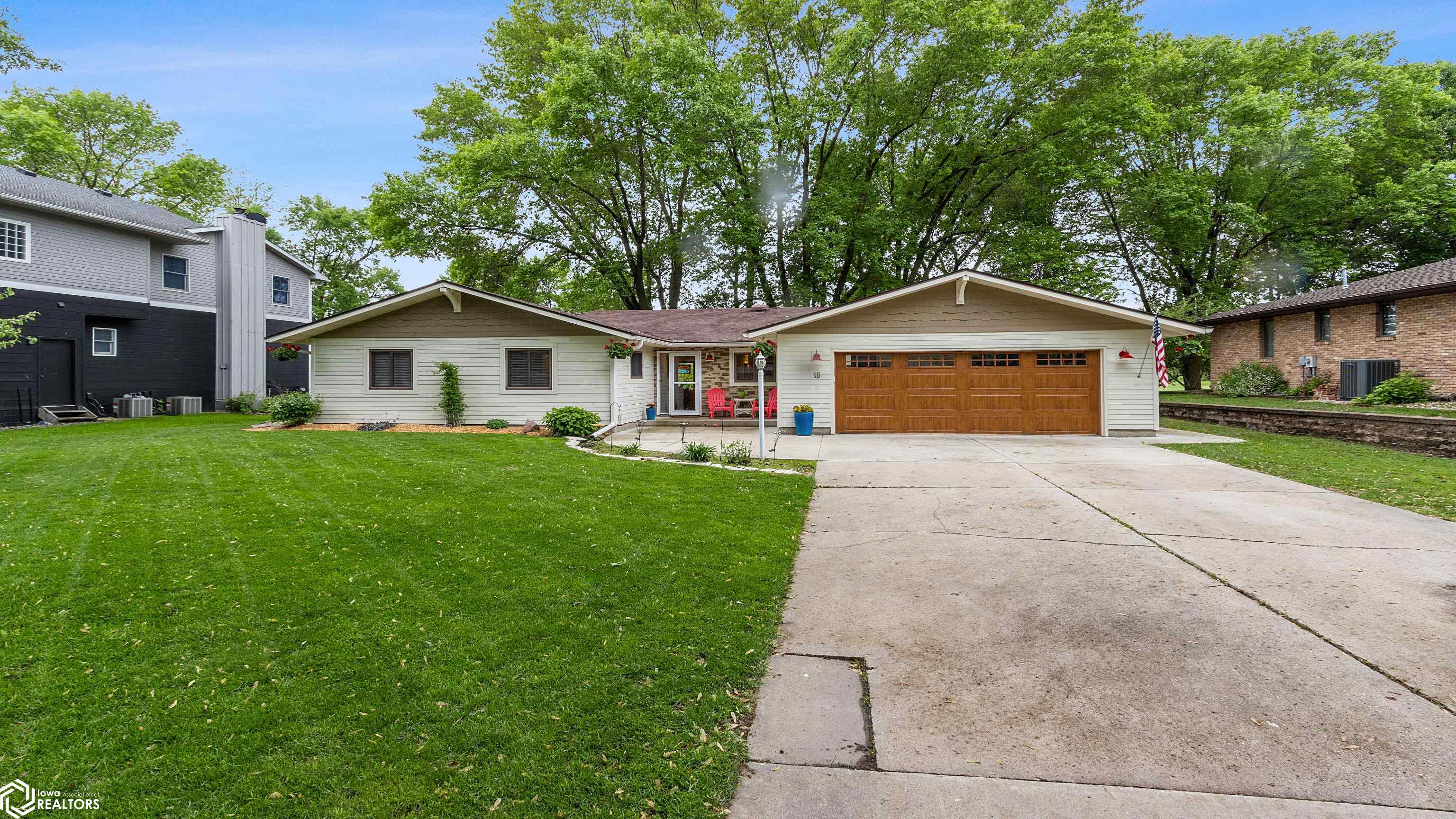 15 Country Club Pl, Clear Lake, Iowa image 2