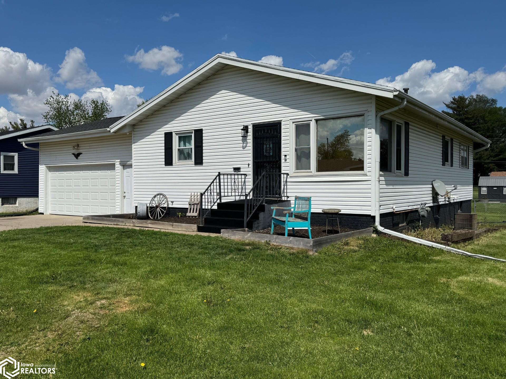 2016 Wardview Road, Marshalltown, Iowa image 2