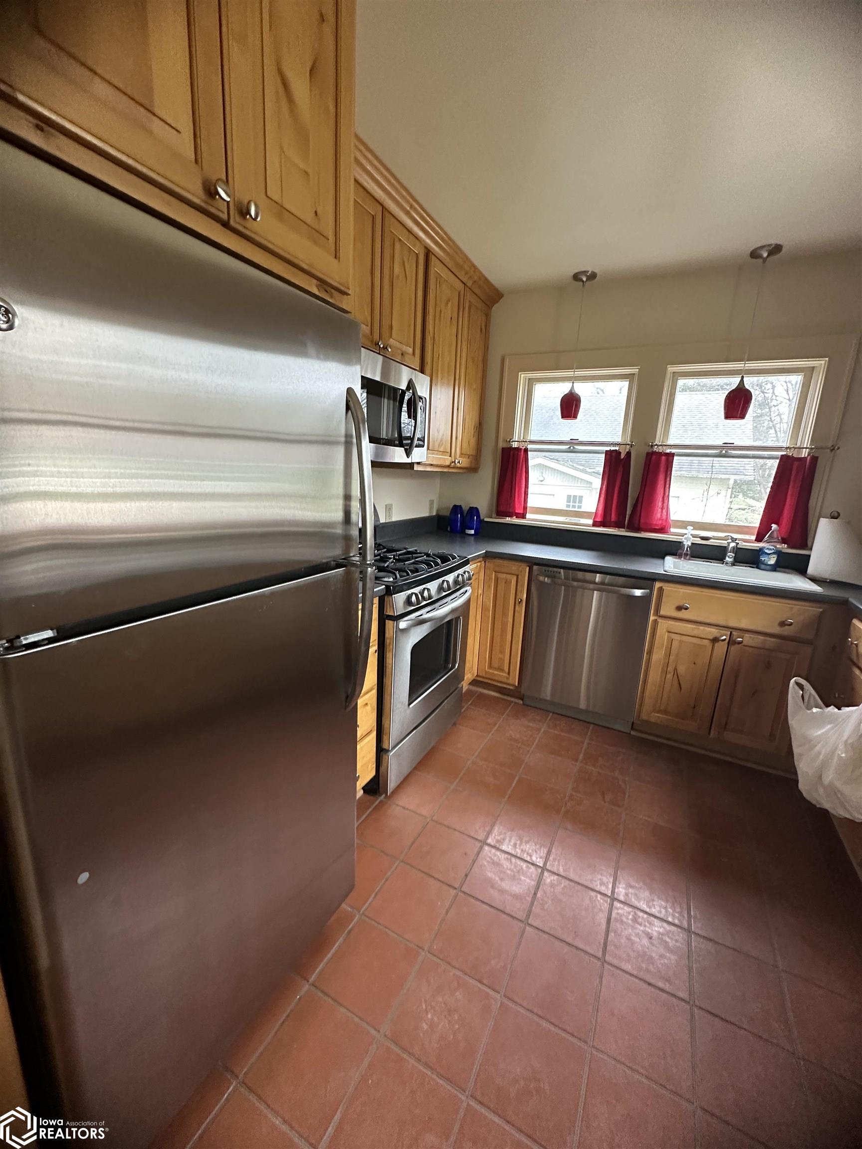 712 College St, Plymouth, Iowa image 3