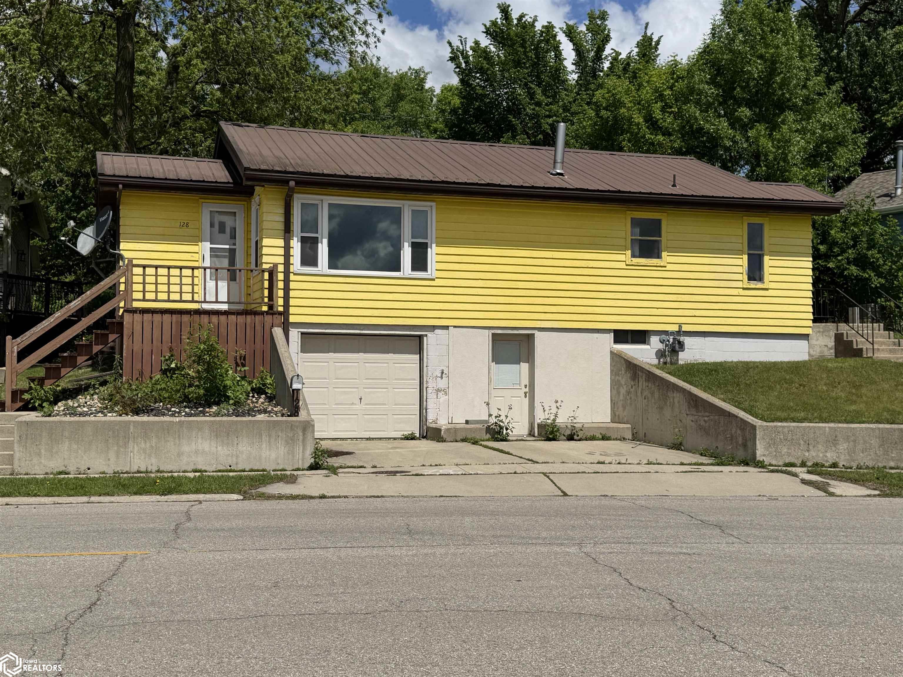 128 7th Avenue, Clear Lake, Iowa image 1