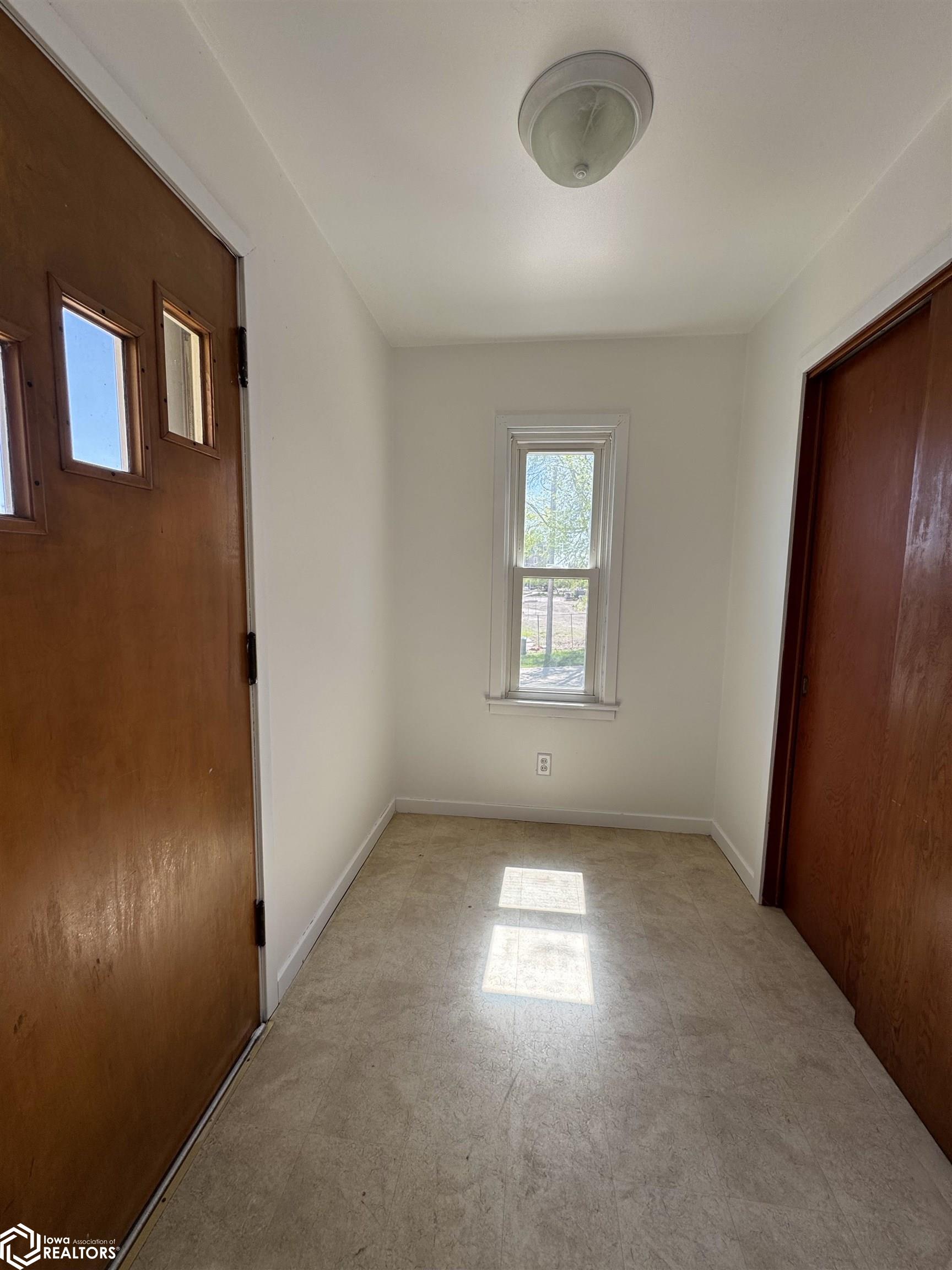 128 7th Avenue, Clear Lake, Iowa image 2