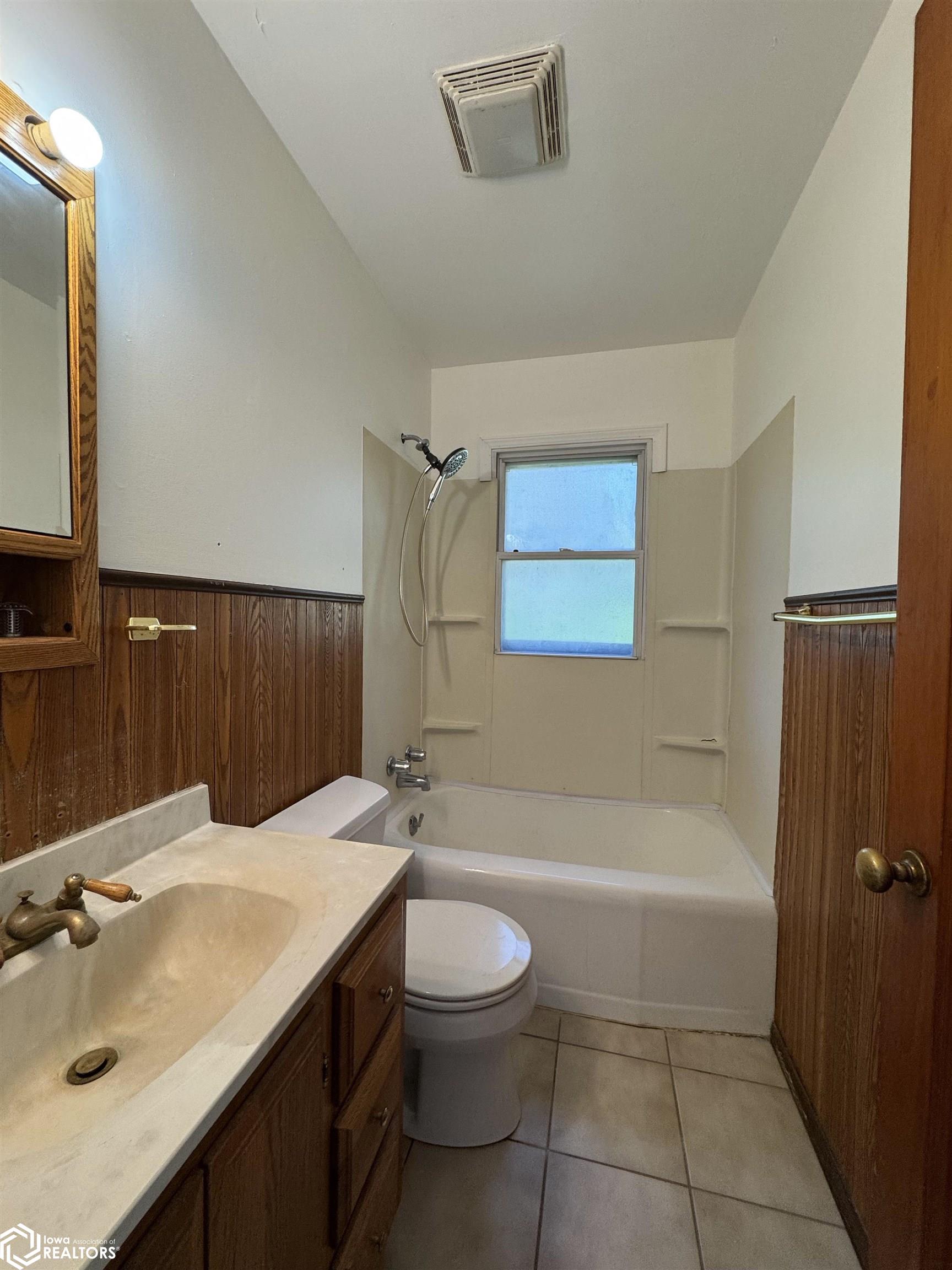 128 7th Avenue, Clear Lake, Iowa image 12