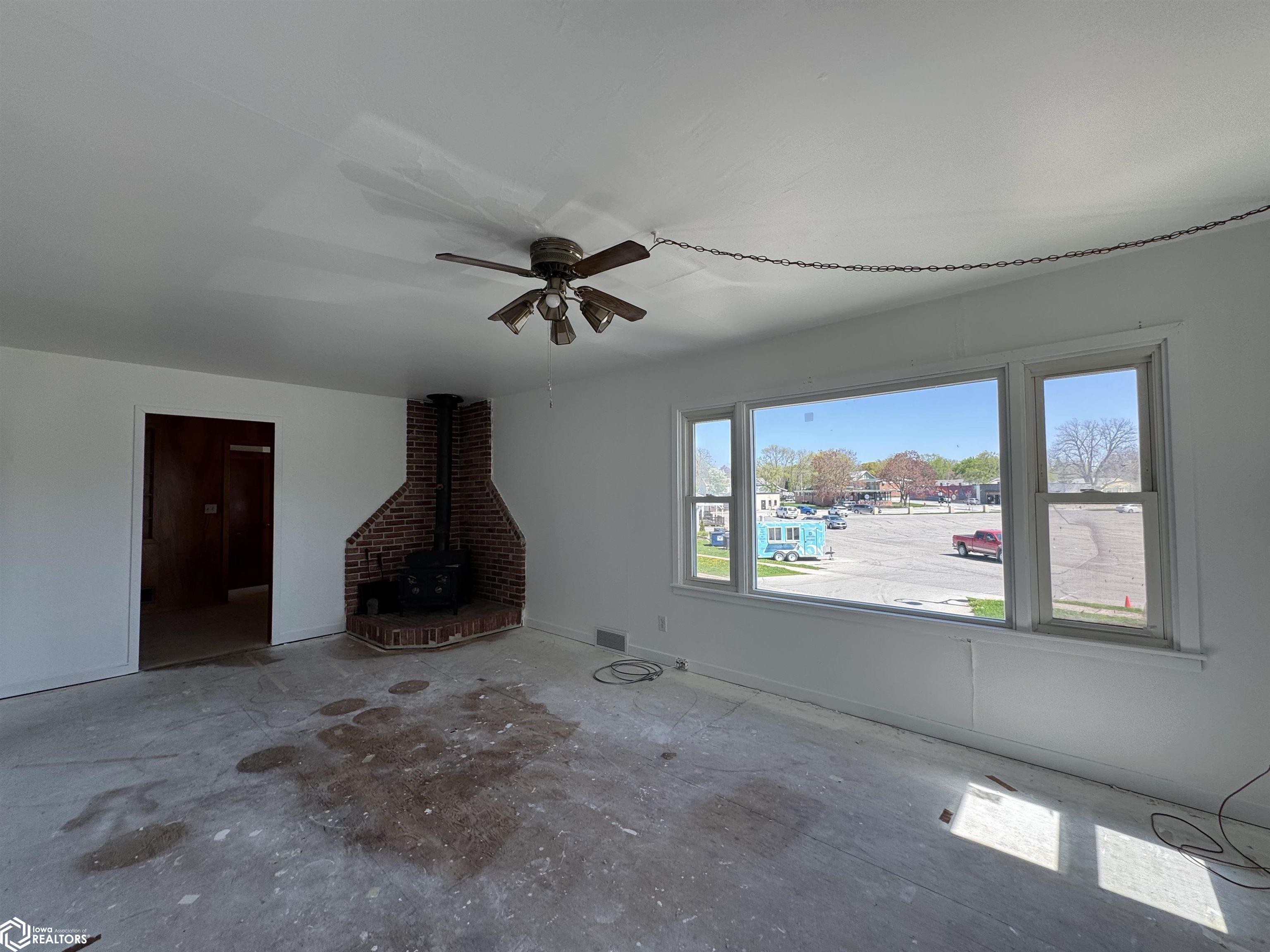 128 7th Avenue, Clear Lake, Iowa image 3