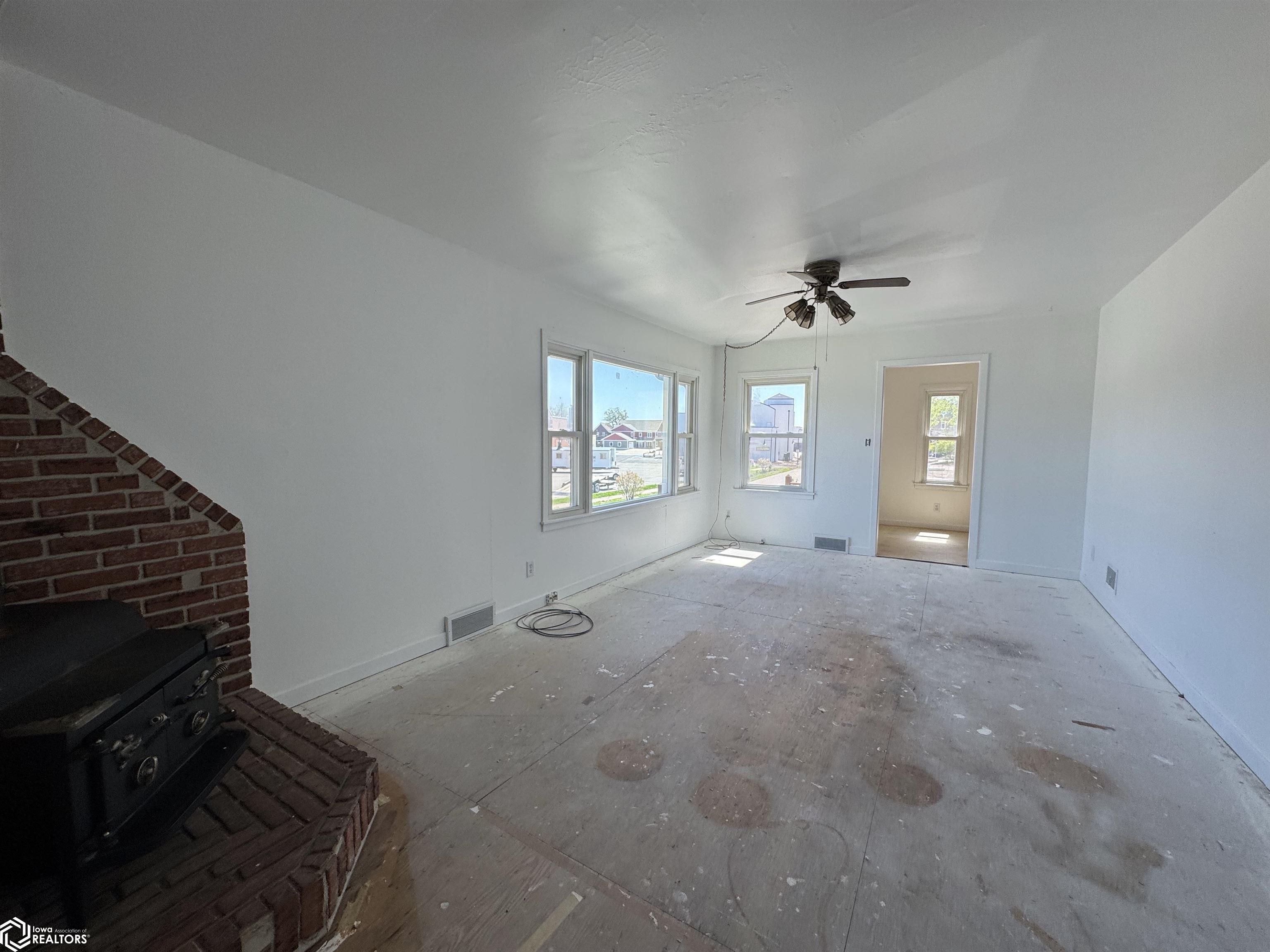 128 7th Avenue, Clear Lake, Iowa image 4