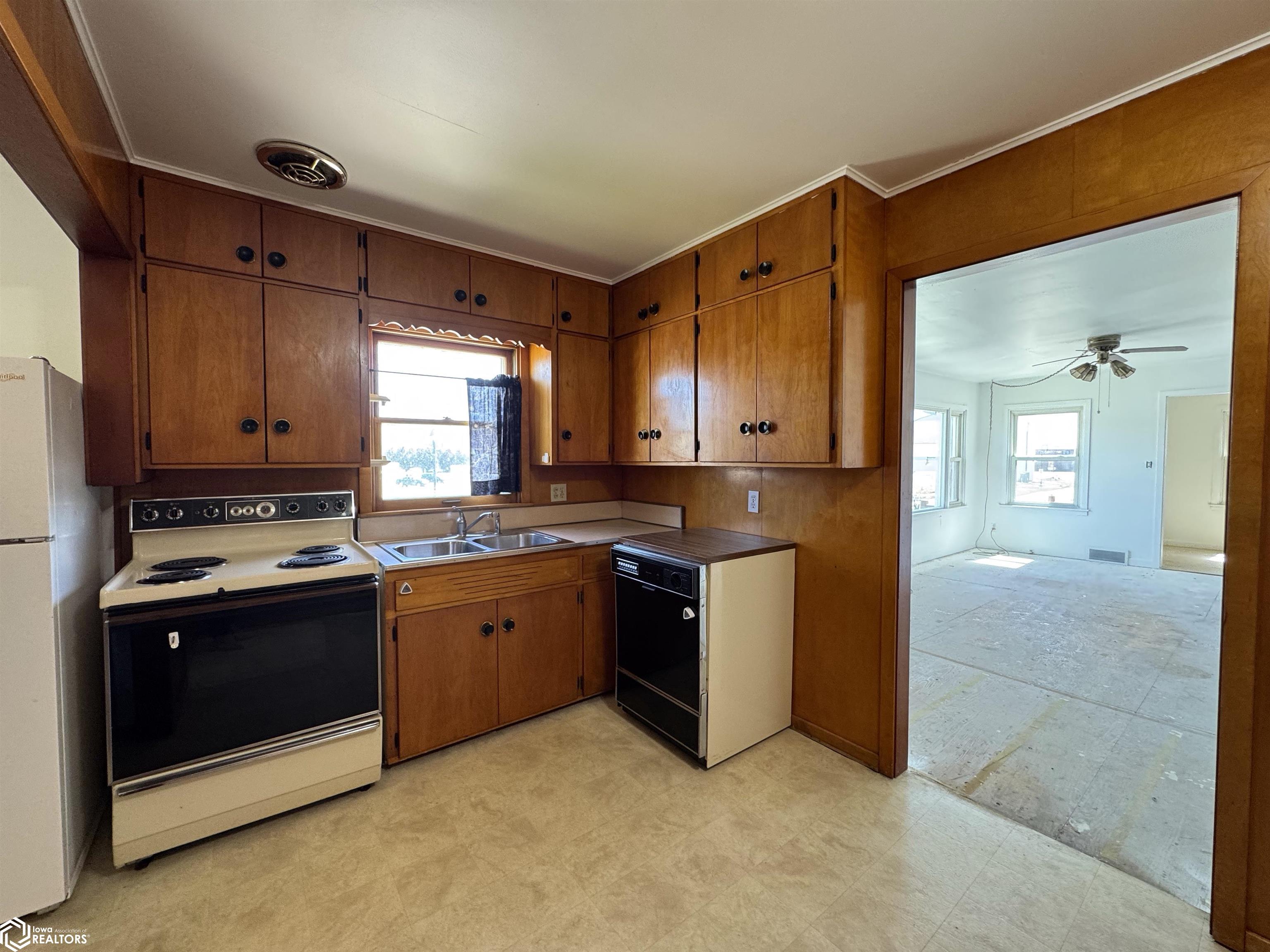128 7th Avenue, Clear Lake, Iowa image 6