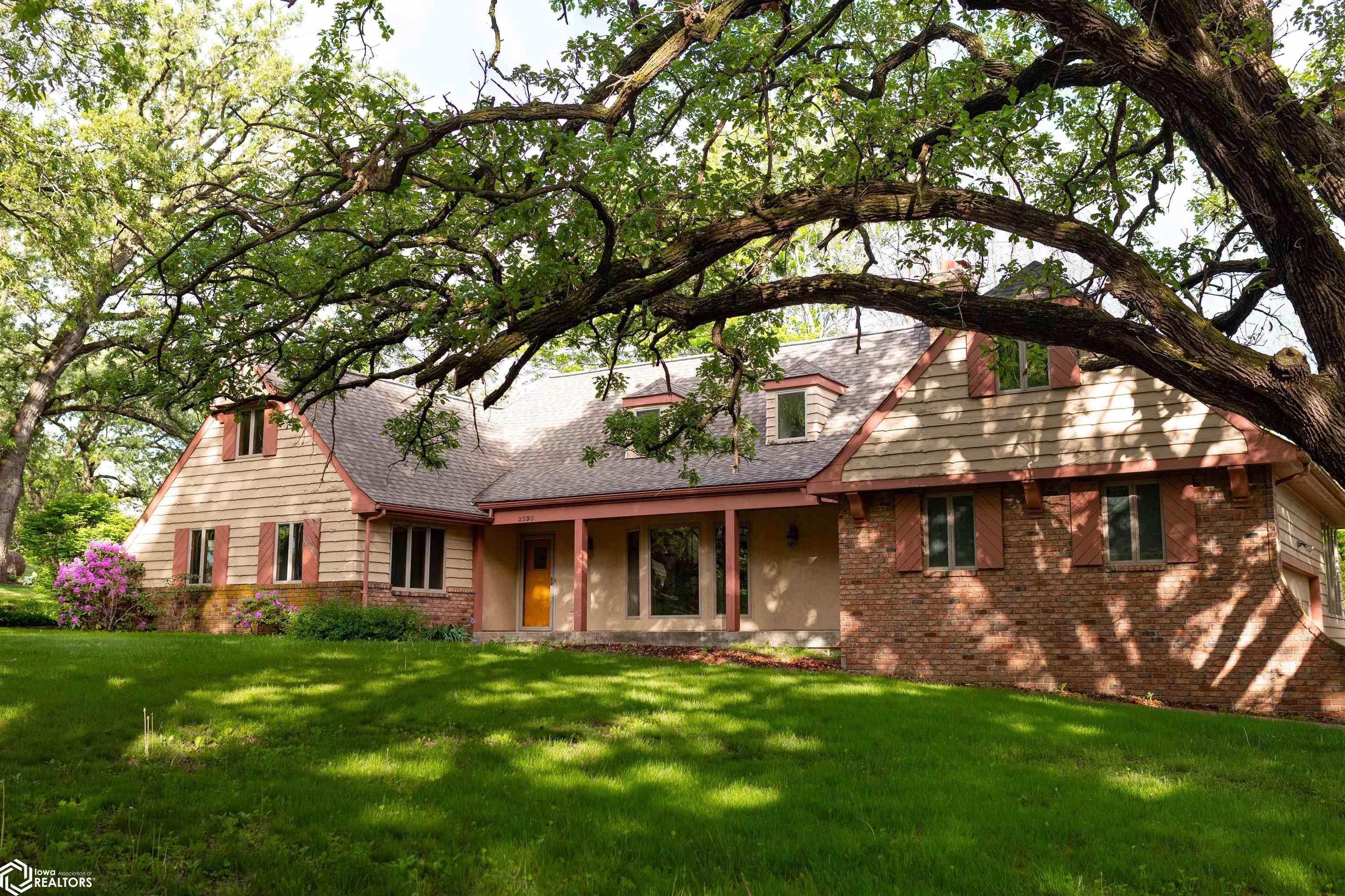 2391 Maple Ridge Drive, Denison, Iowa image 2