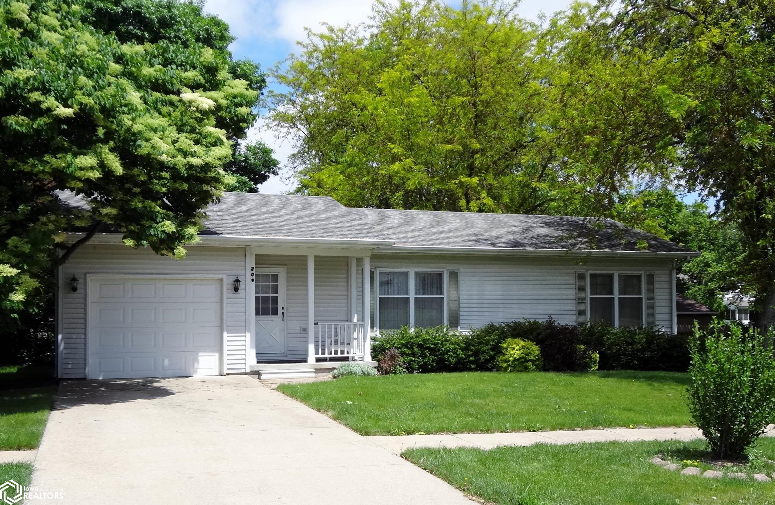 209 W Clark Street, Clarinda, Iowa image 1