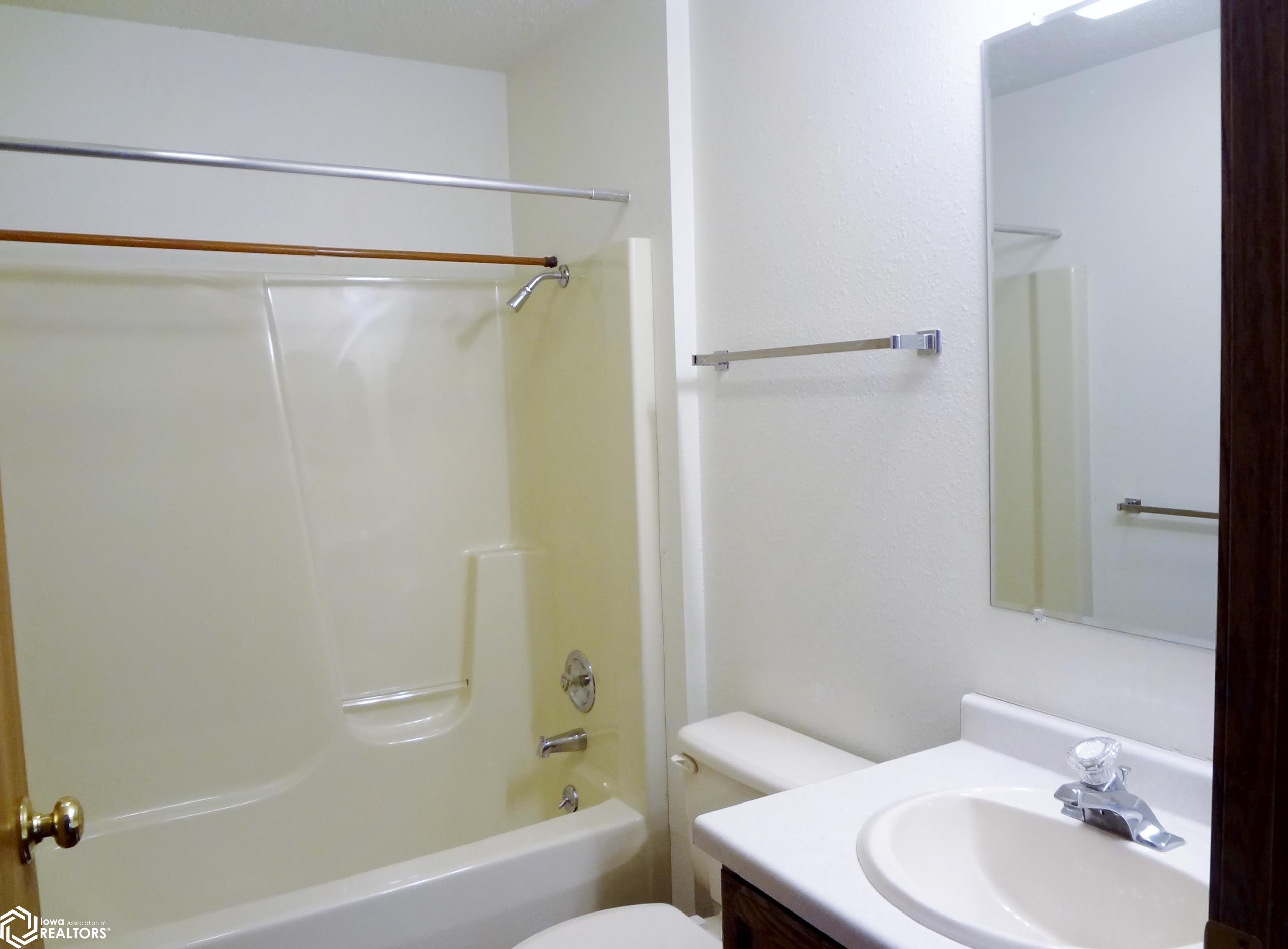 209 W Clark Street, Clarinda, Iowa image 15
