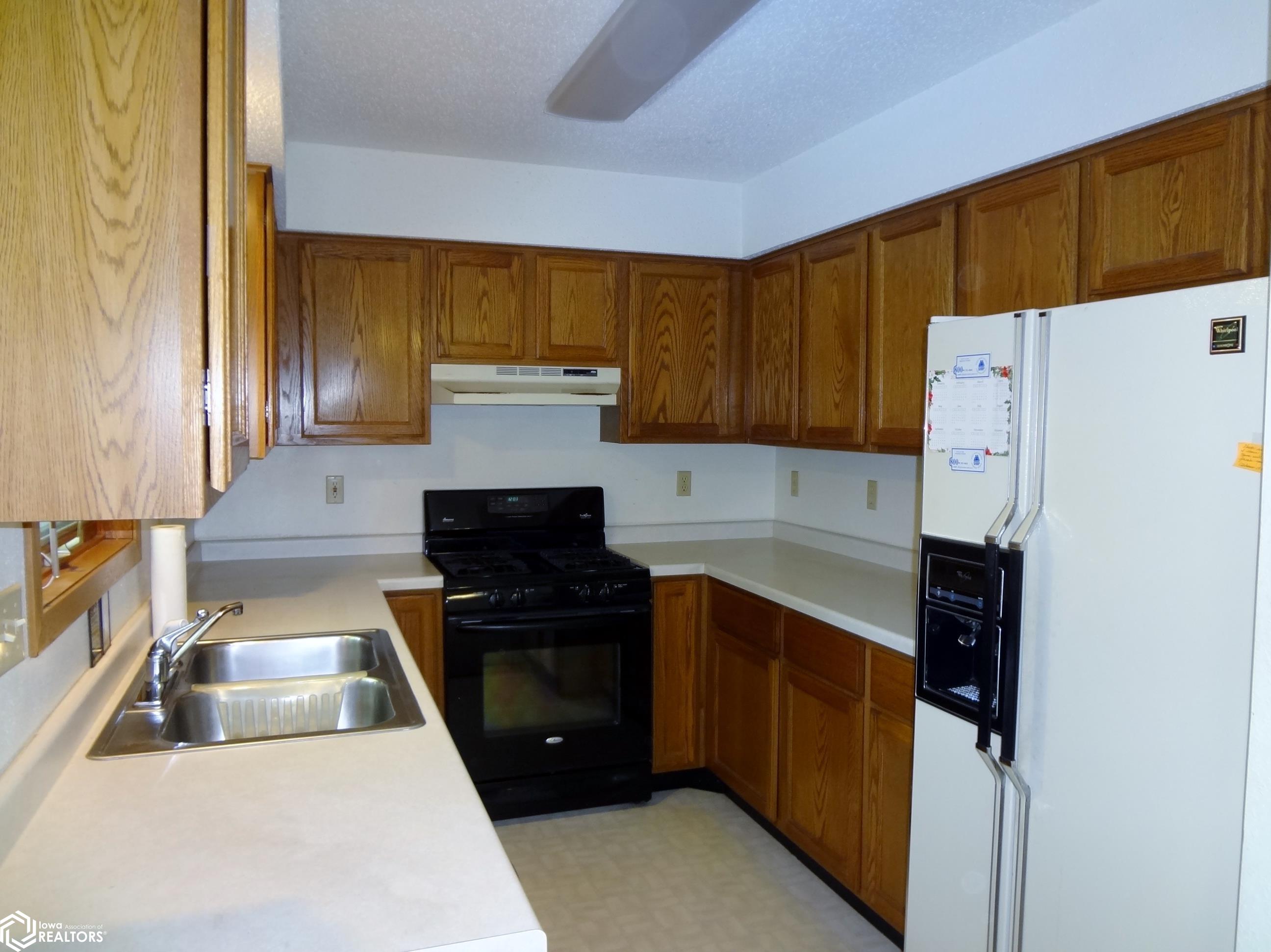 209 W Clark Street, Clarinda, Iowa image 3