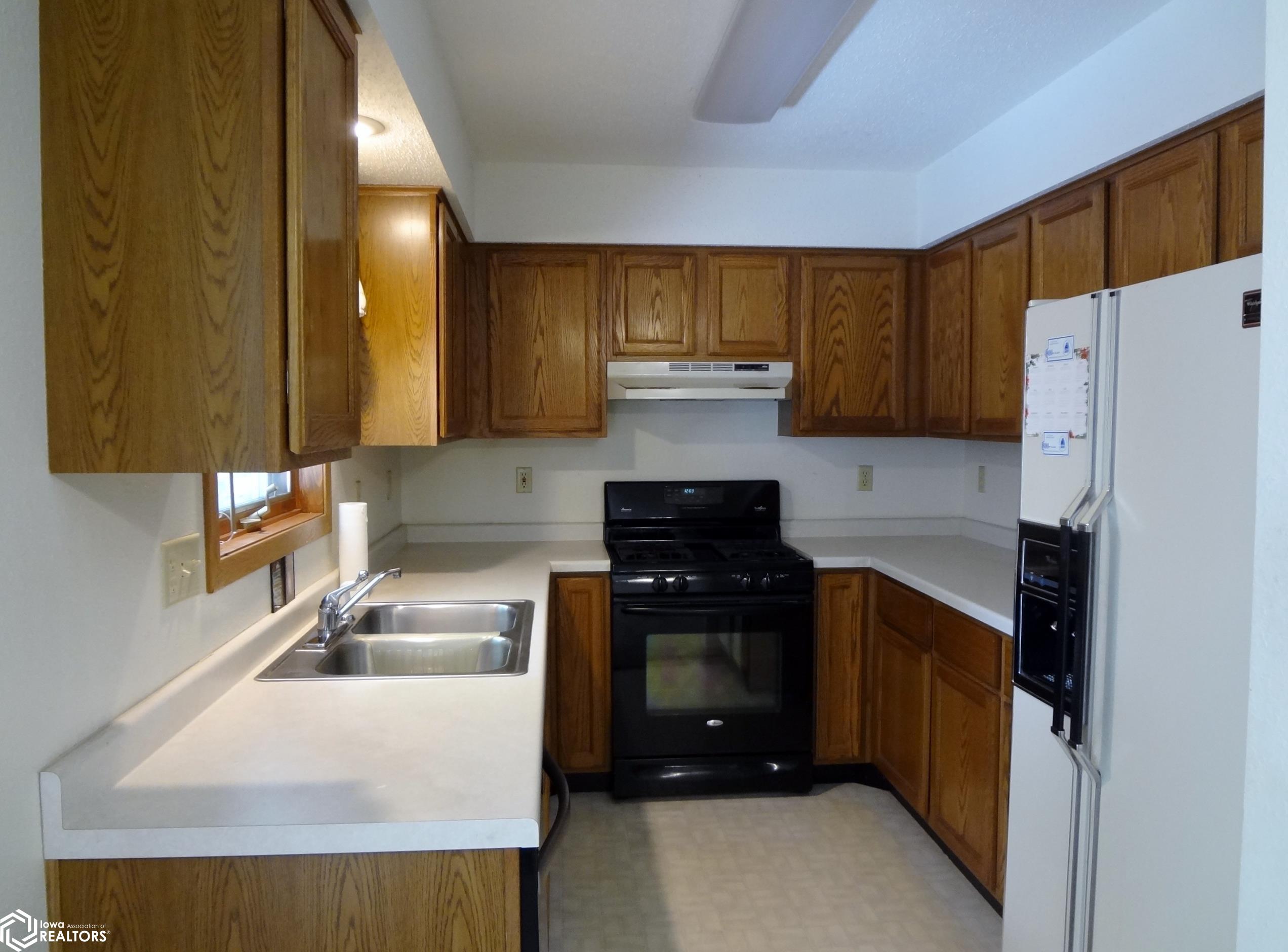 209 W Clark Street, Clarinda, Iowa image 4