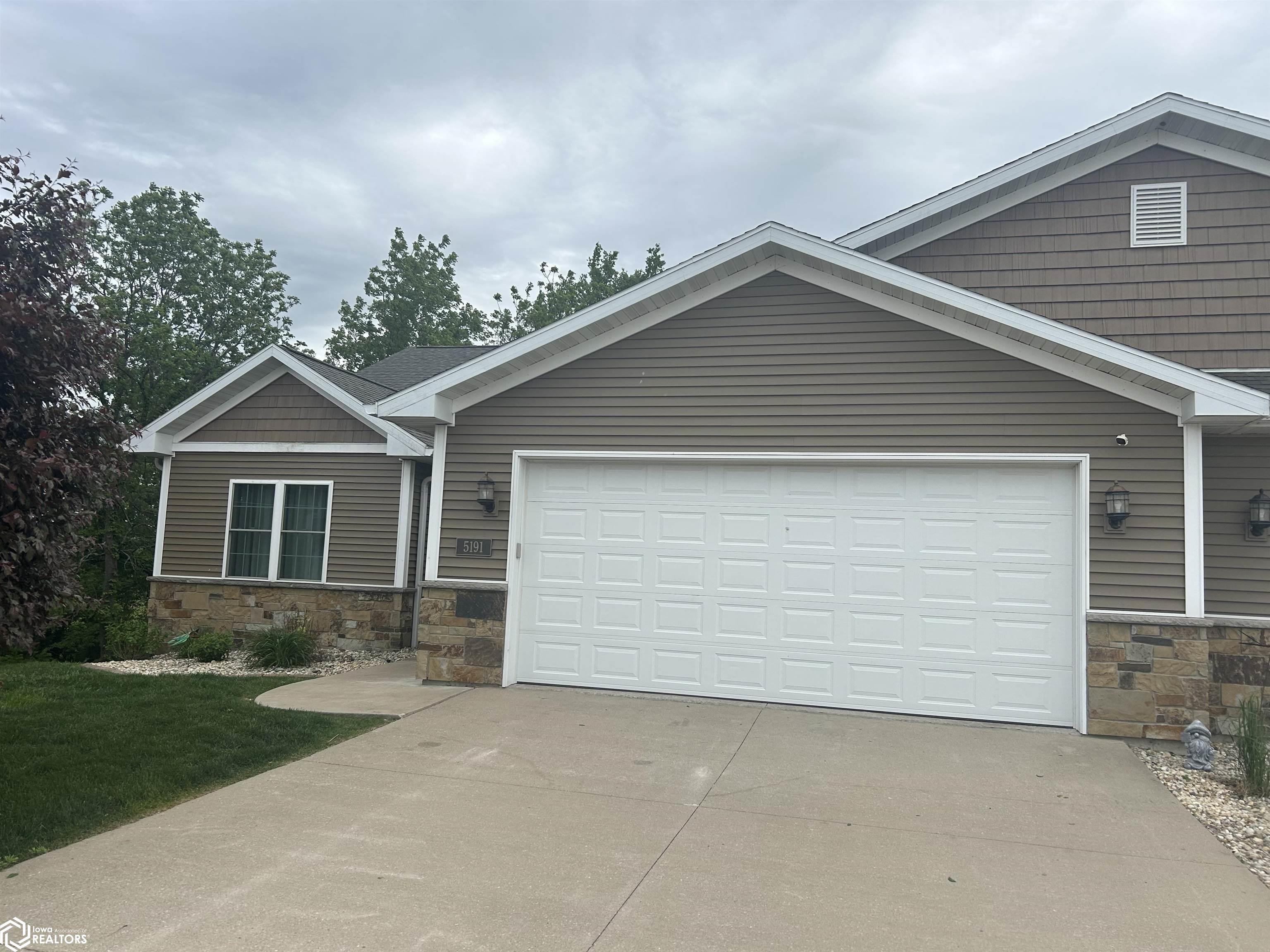 5191 Turnberry Court, Burlington, Iowa image 2