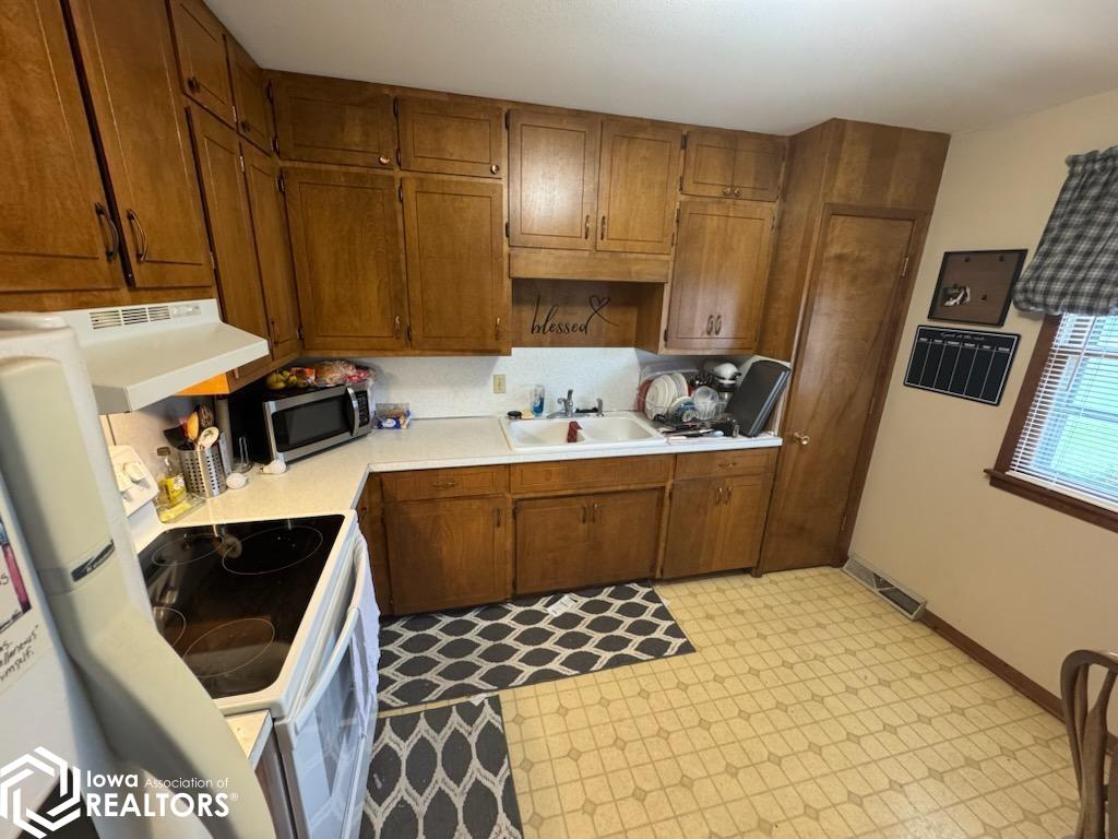 1325/1327 N. Grant Rd., Carroll, Iowa image 4