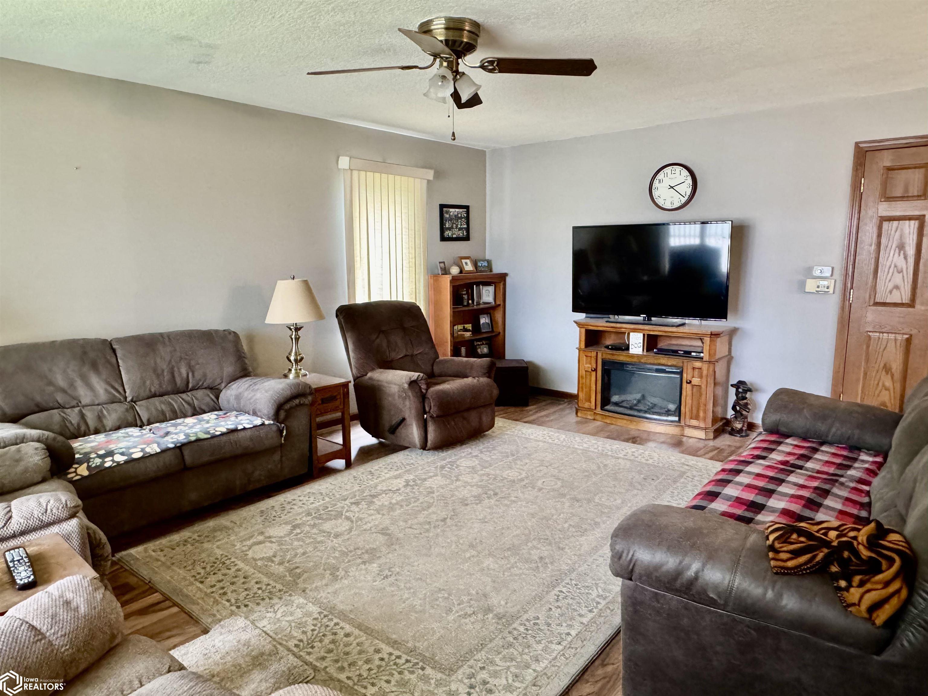1312 2nd Ave S, Clear Lake, Iowa image 8