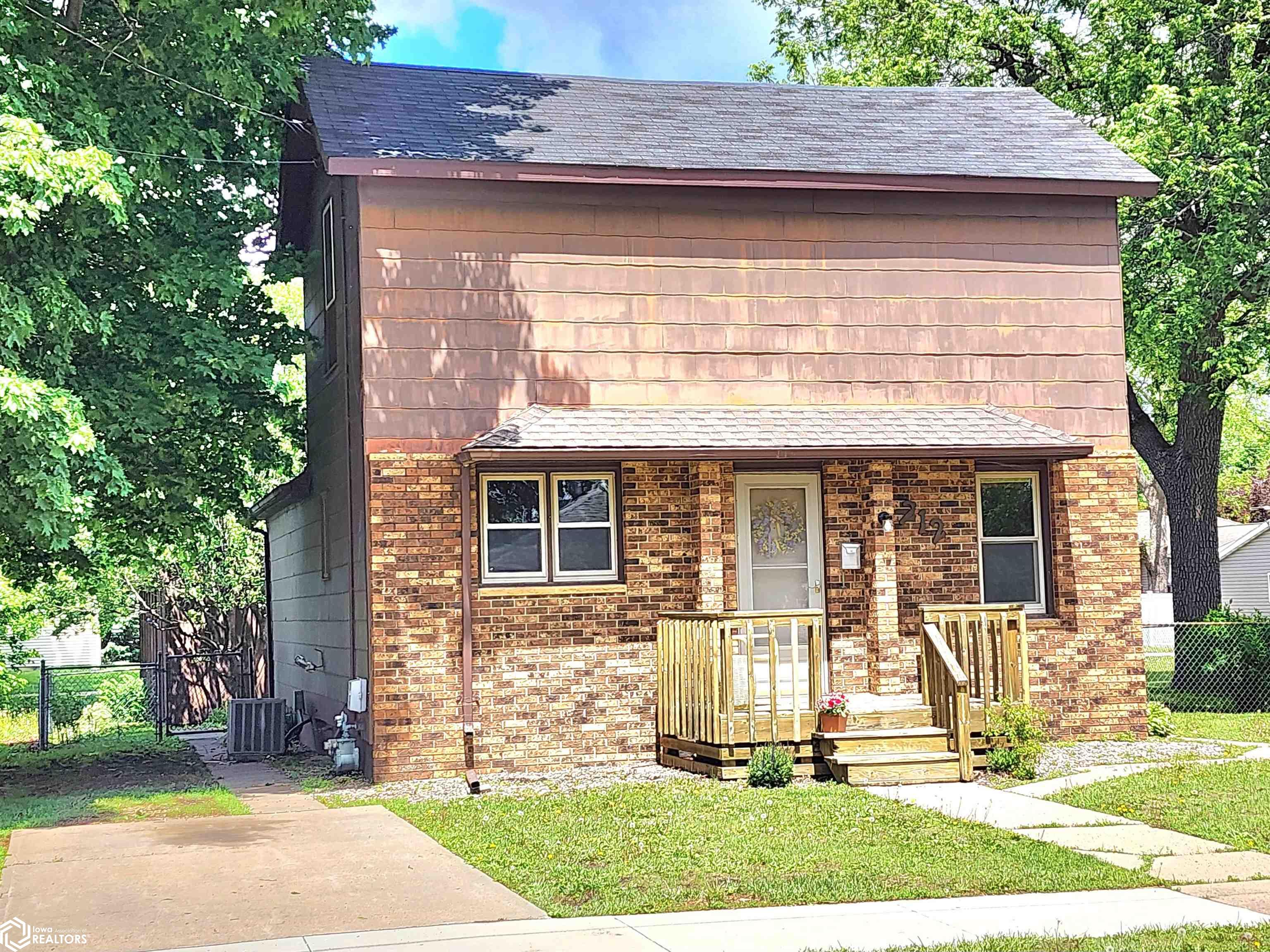 212 SW 24th Street, Mason City, Iowa image 2