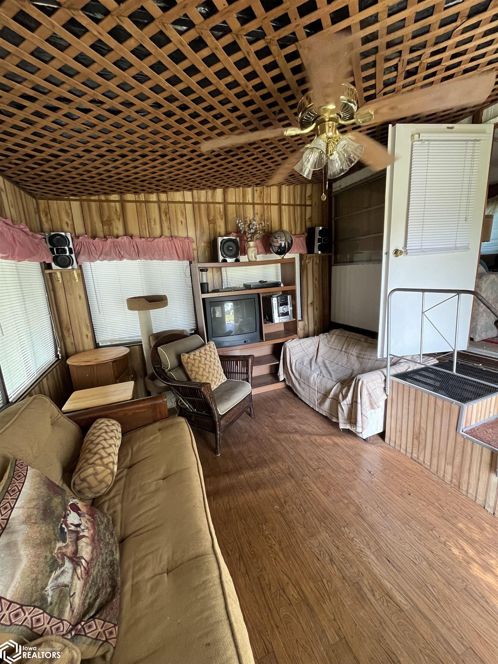 5377 Longhorn Trail, Melrose, Iowa image 17
