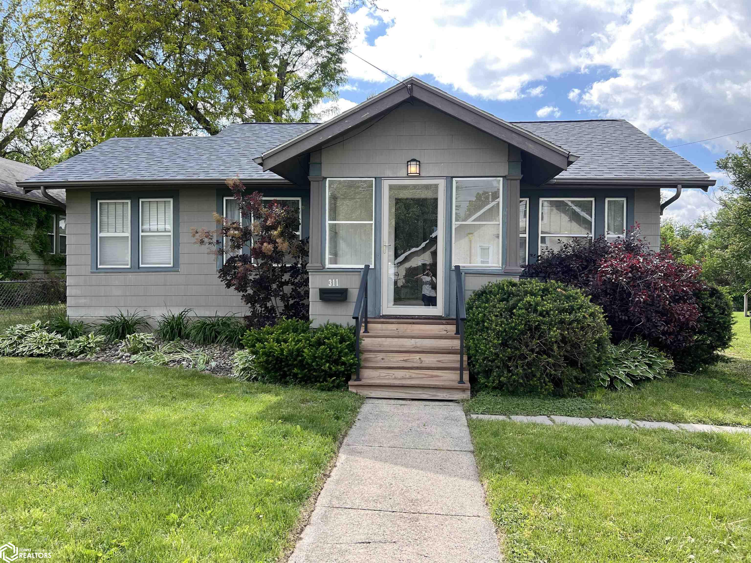 311 W 8th Street, Newton, Iowa image 1
