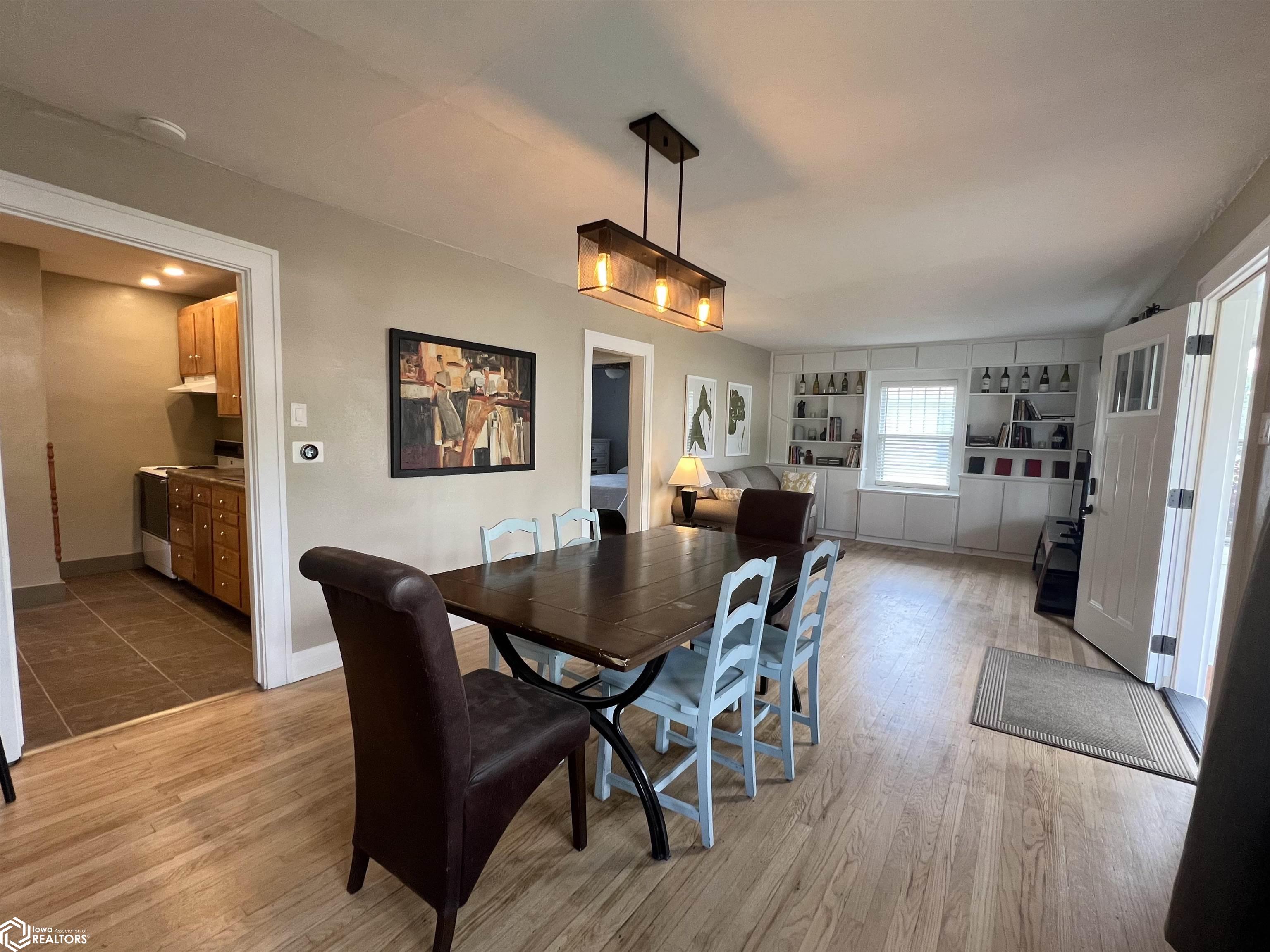 311 W 8th Street, Newton, Iowa image 2